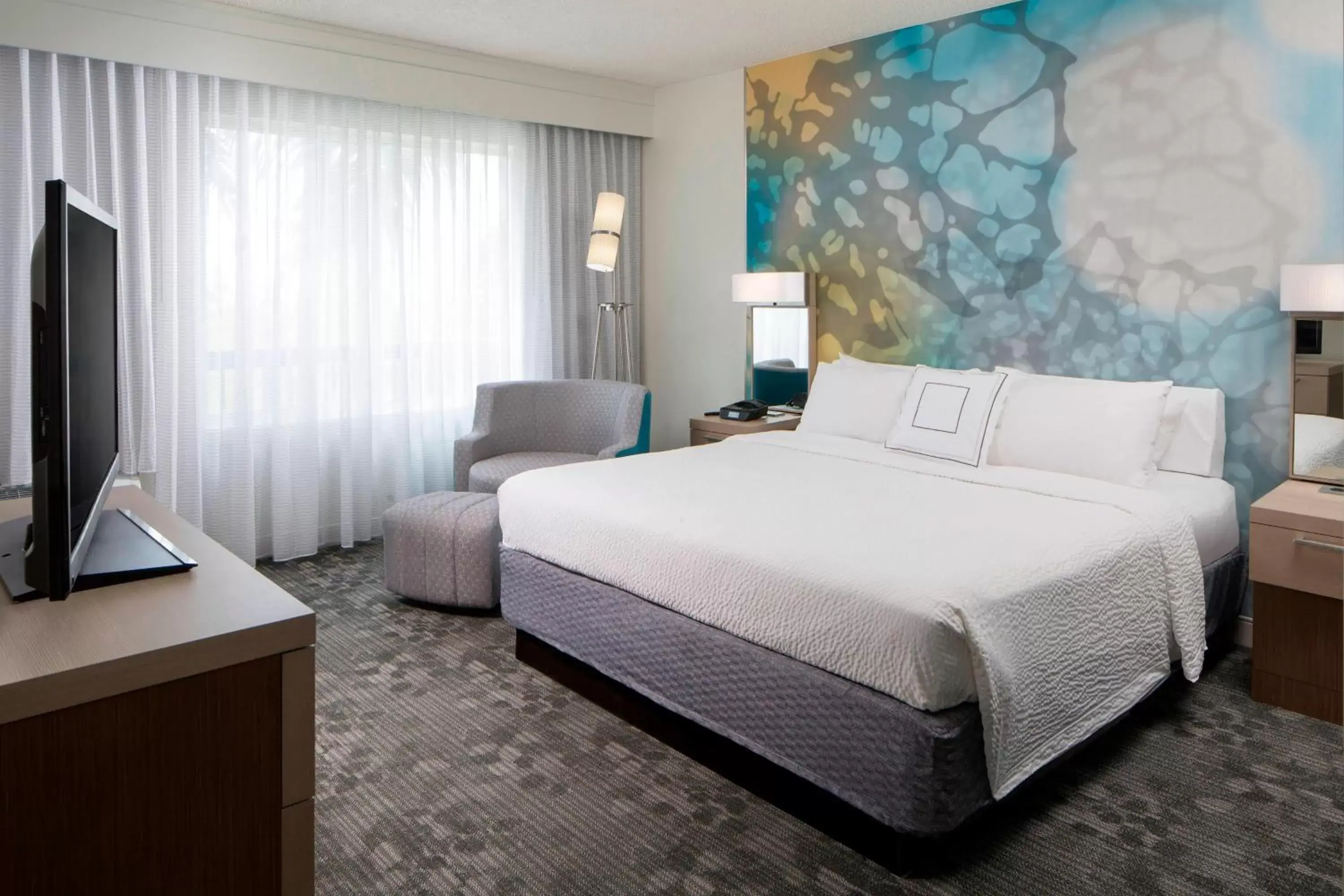 Photo of the whole room, Bed in Courtyard by Marriott Fort Lauderdale Weston