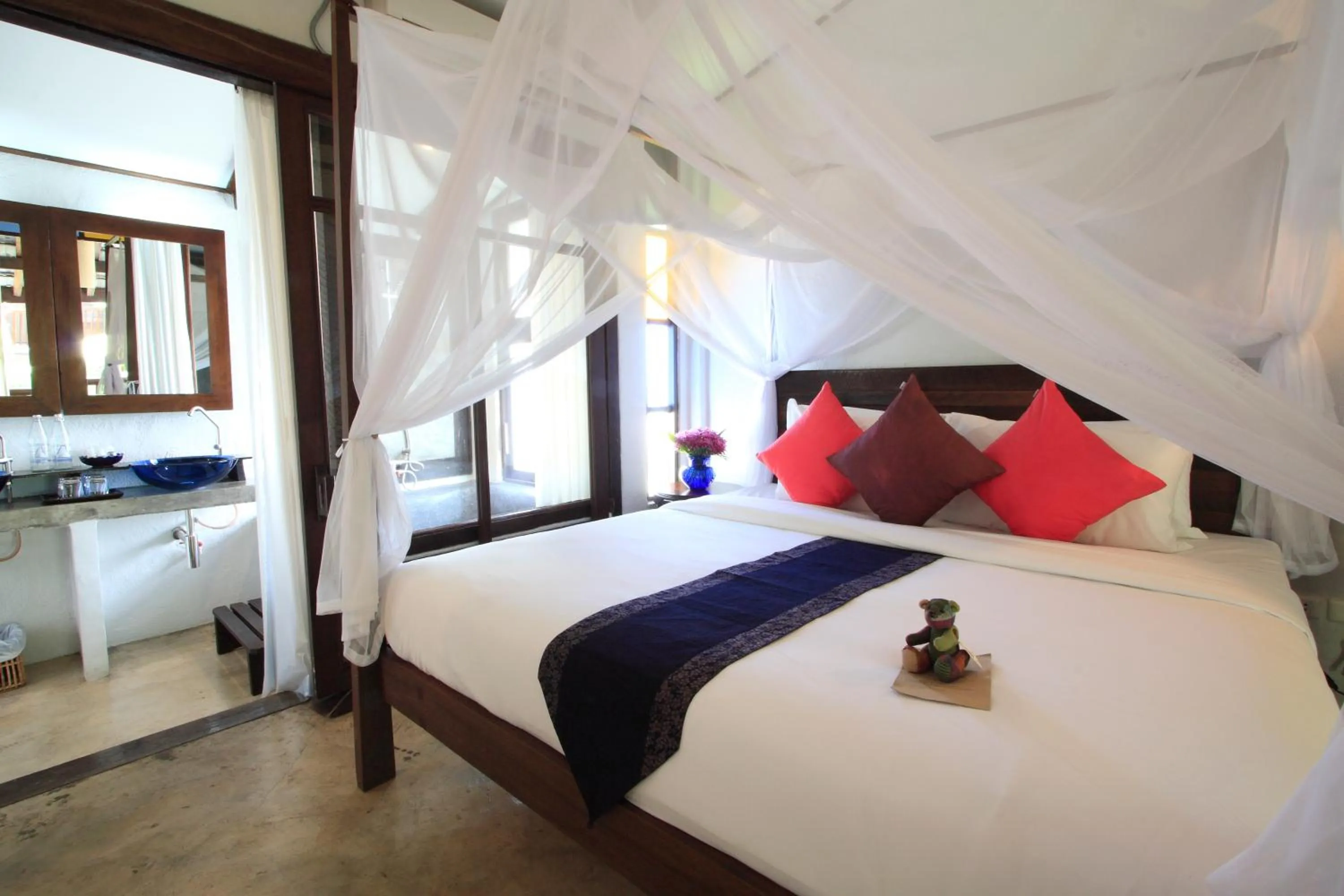 Bedroom, Bed in Banthai Village