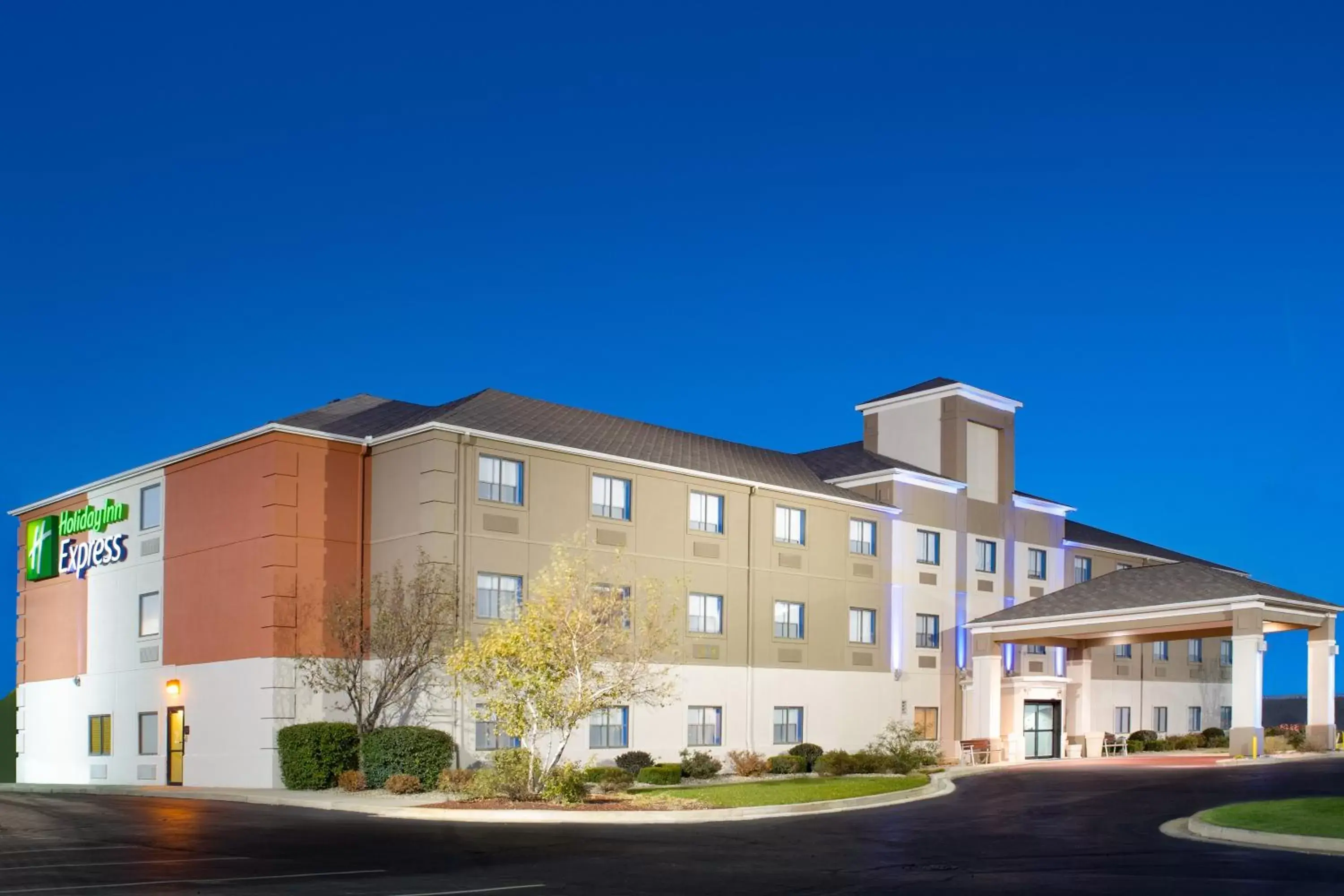Property building in Holiday Inn Express Hotel Howe / Sturgis by IHG Property building in Holiday Inn Express Hotel Howe / Sturgis by IHG