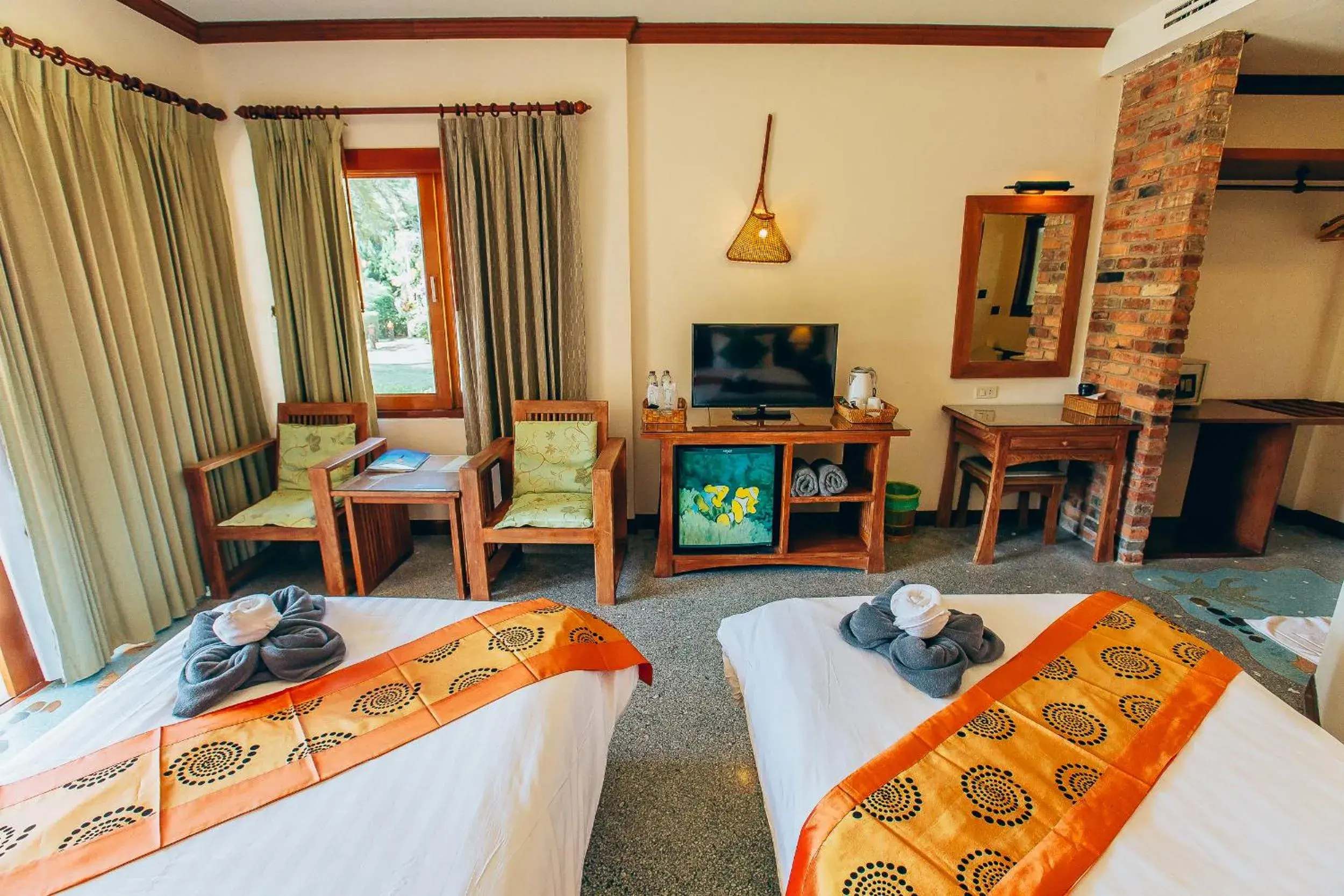 Bed, TV/Entertainment Center in Krabi Sands Resort