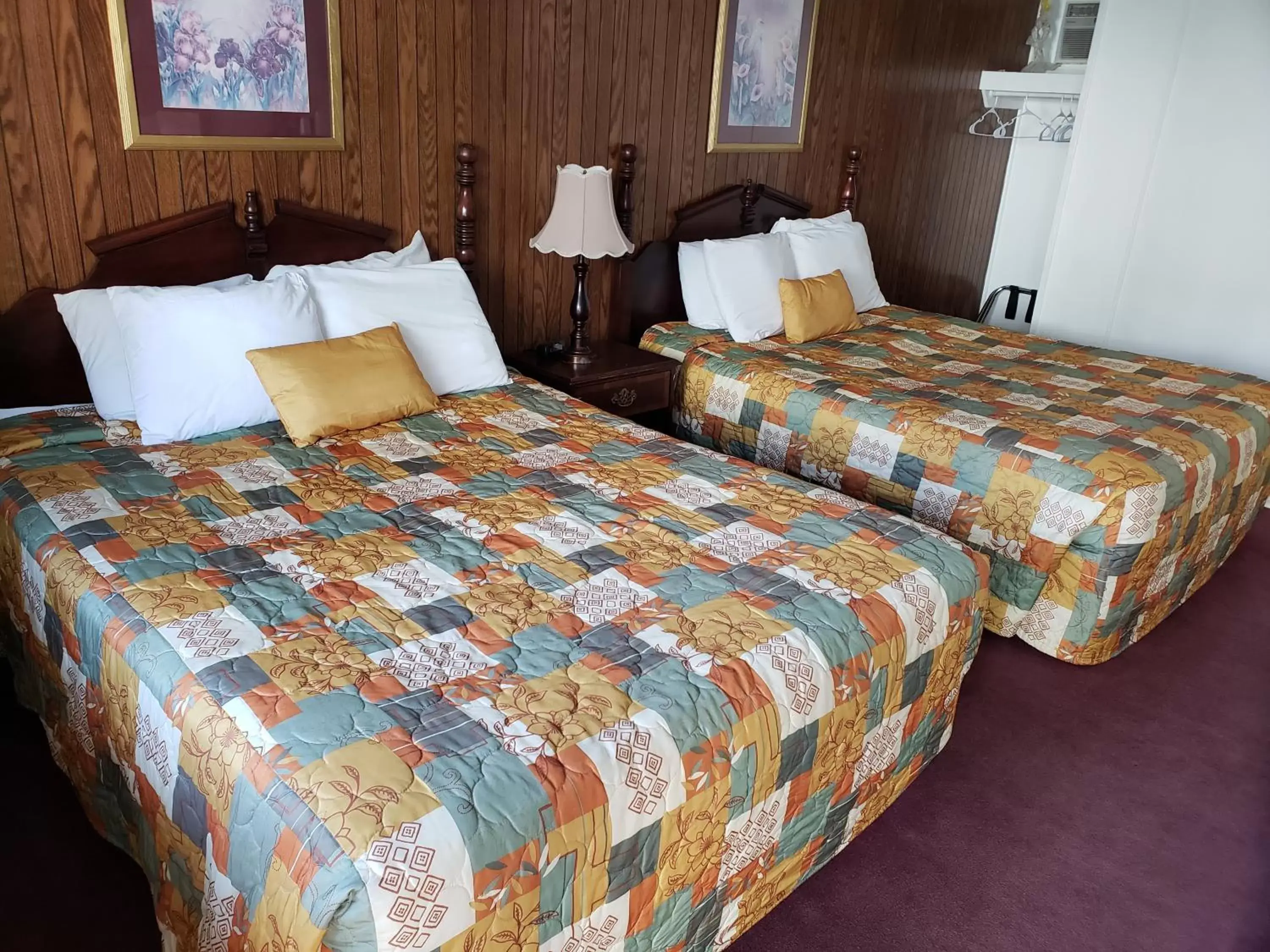 Deluxe Queen Room with Two Queen Beds in Mother Lode Lodge