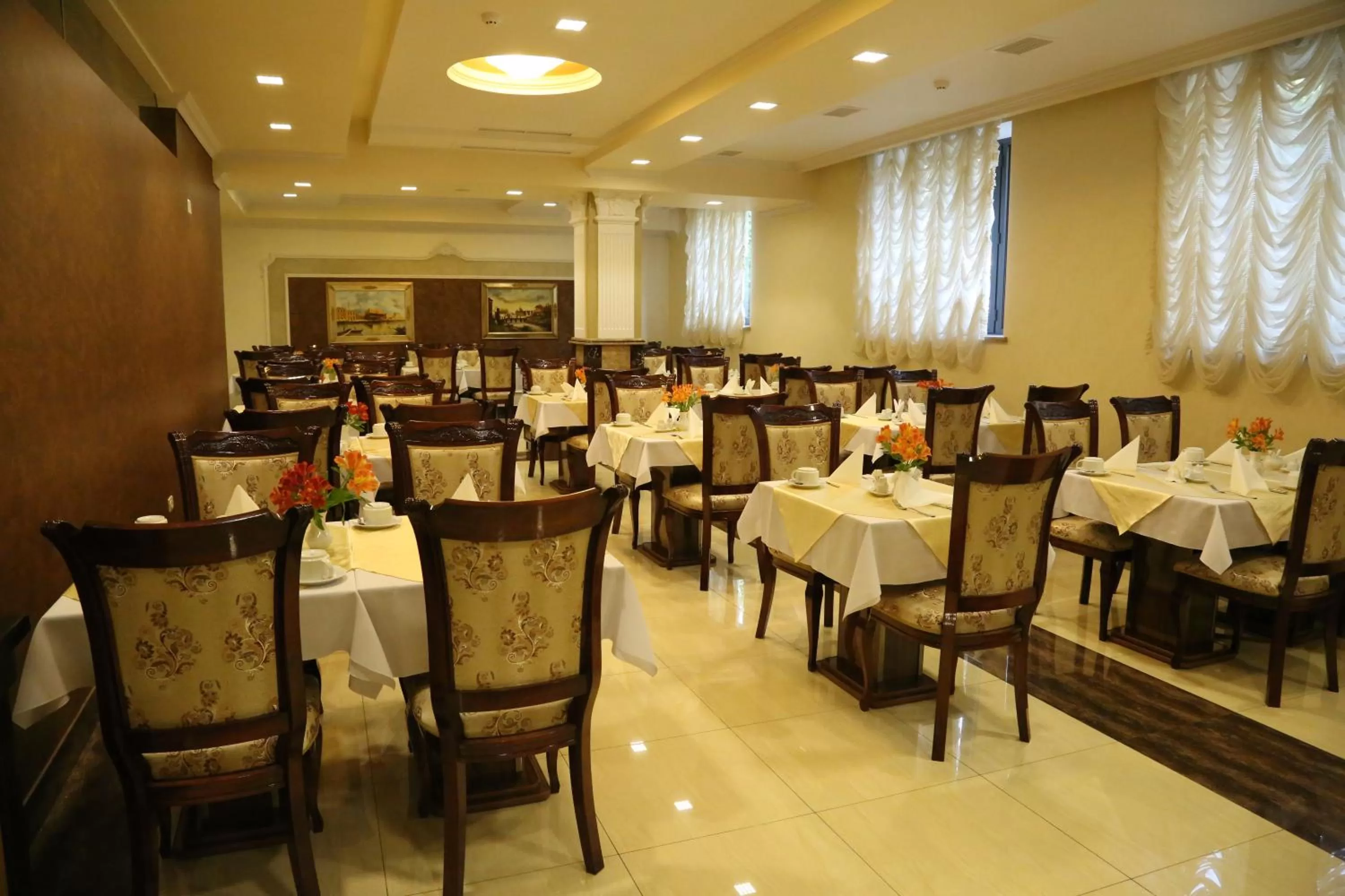Restaurant/places to eat in Royal Plaza by Stellar Hotels, Yerevan