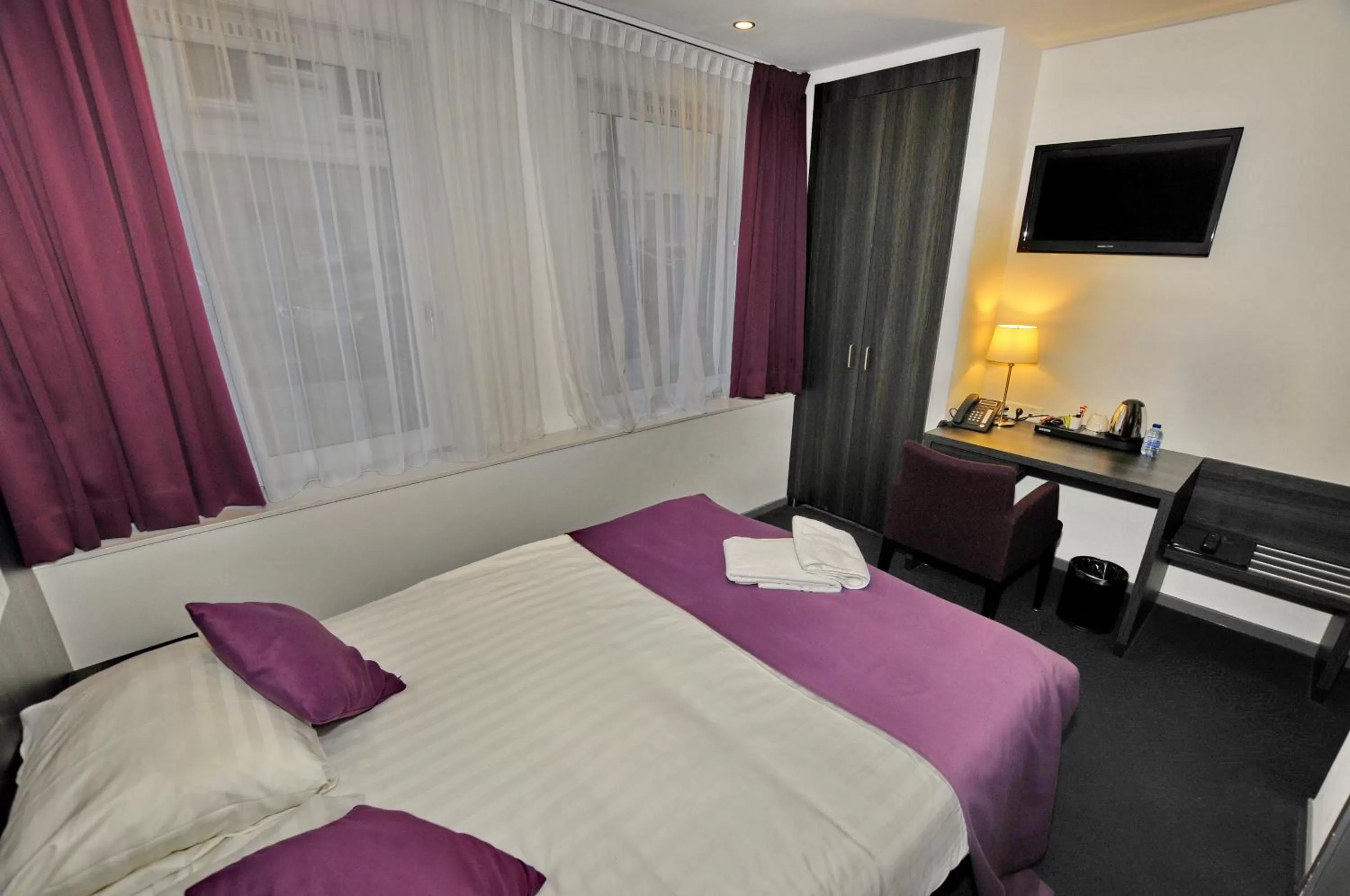 Bed in Hotel Parkview