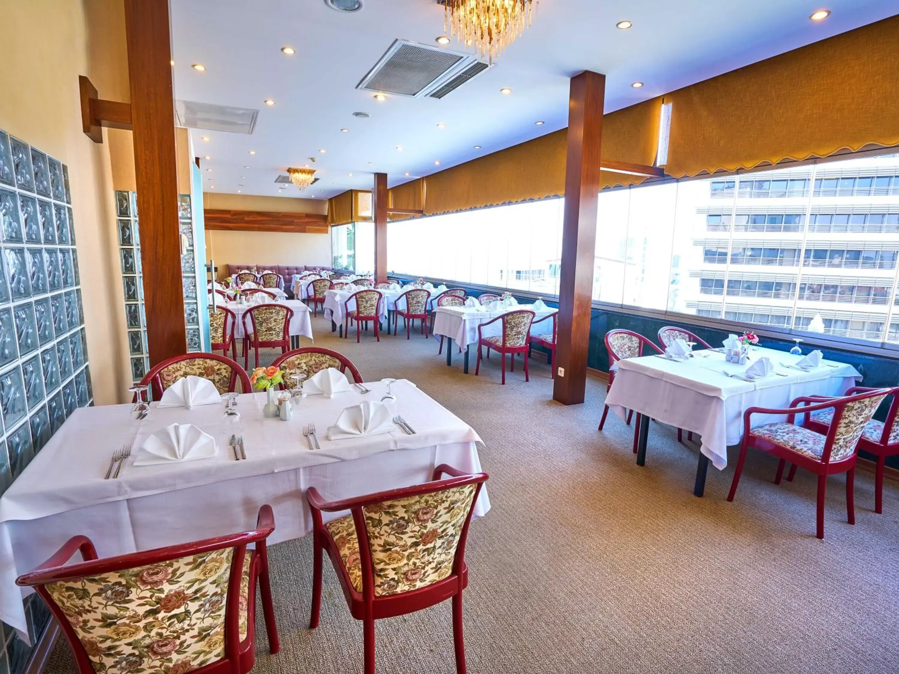 Restaurant/Places to Eat in Feronya Hotel