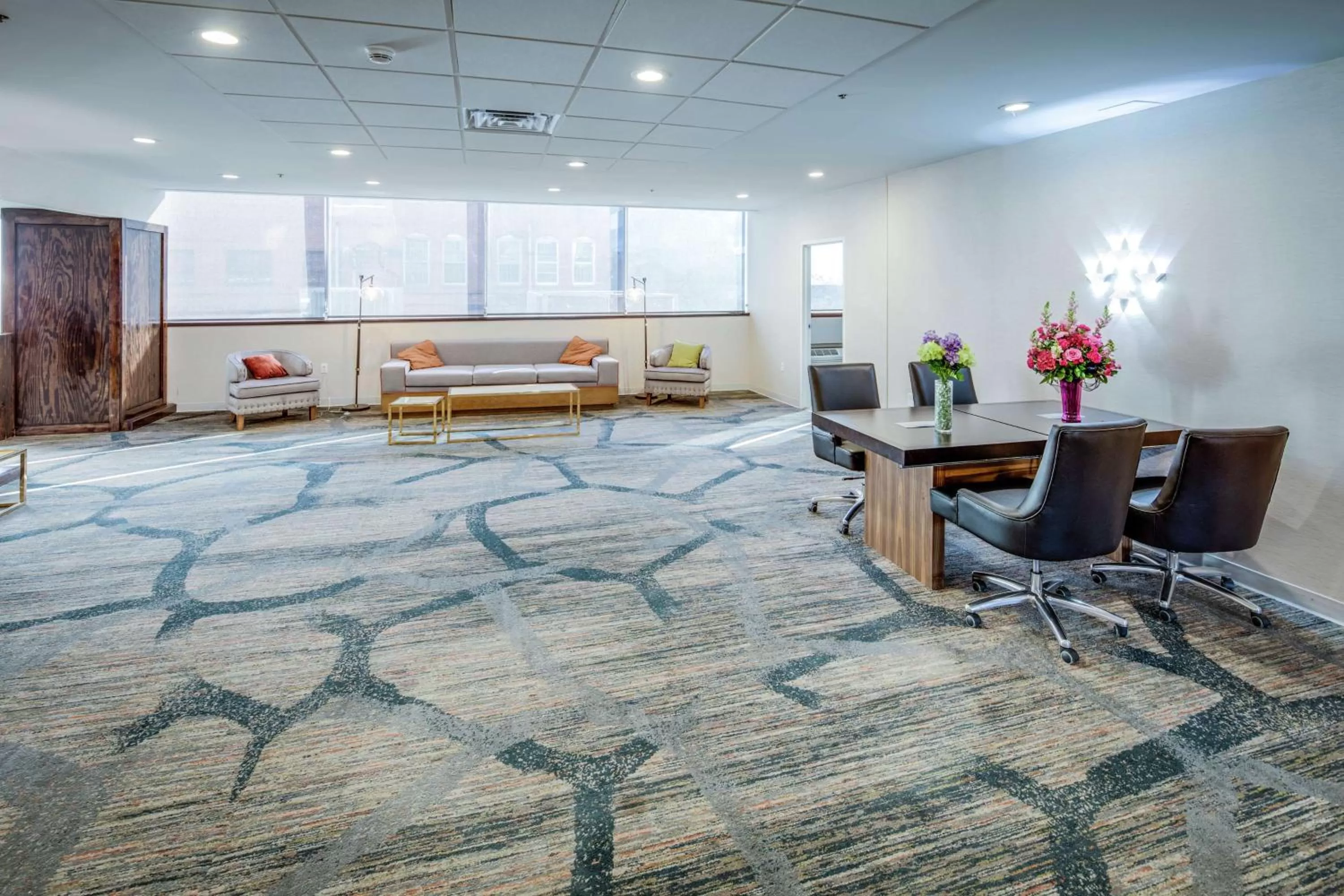 Meeting/conference room in DoubleTree by Hilton Huntington, WV