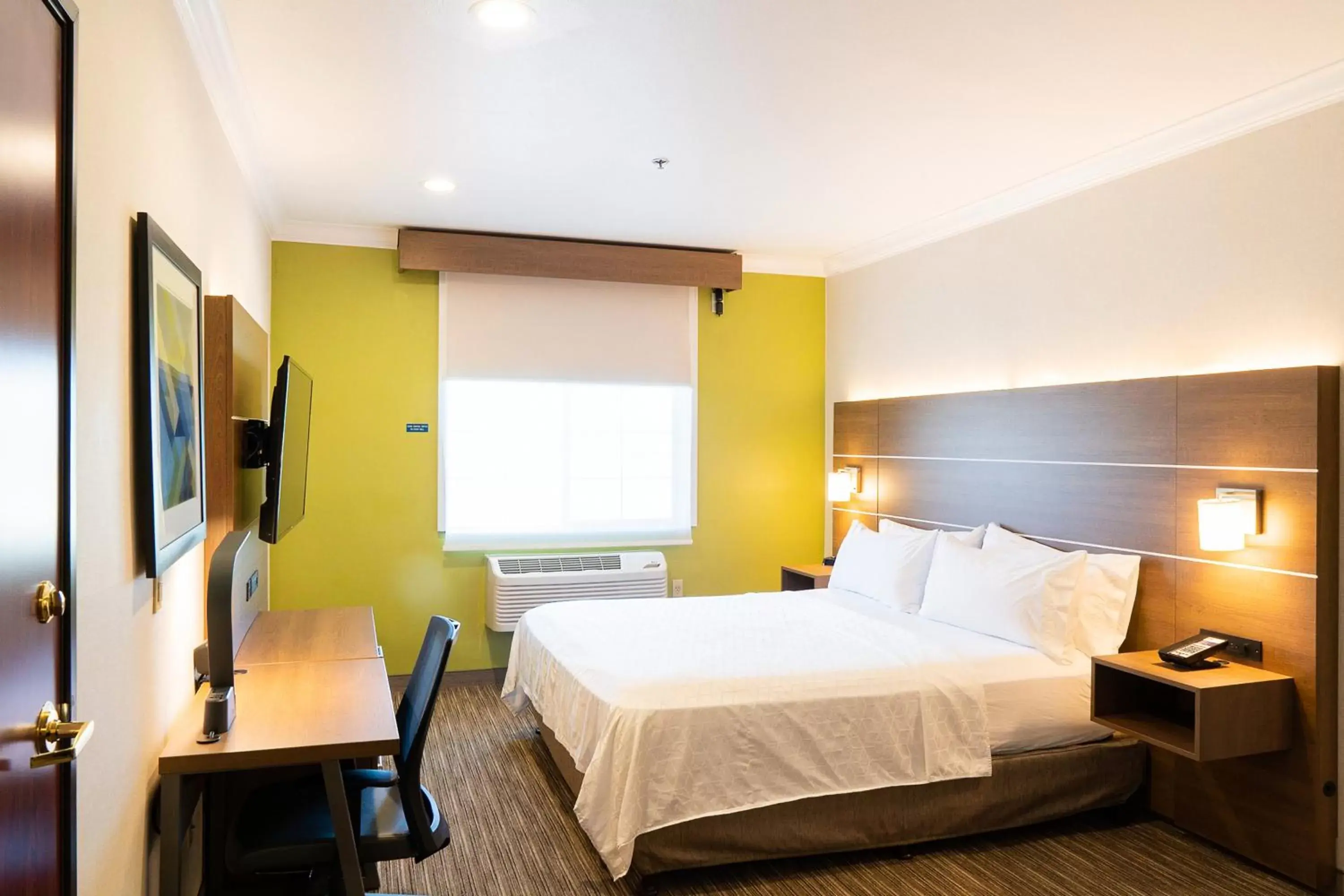 Bedroom in Holiday Inn Express Davis-University Area, an IHG Hotel