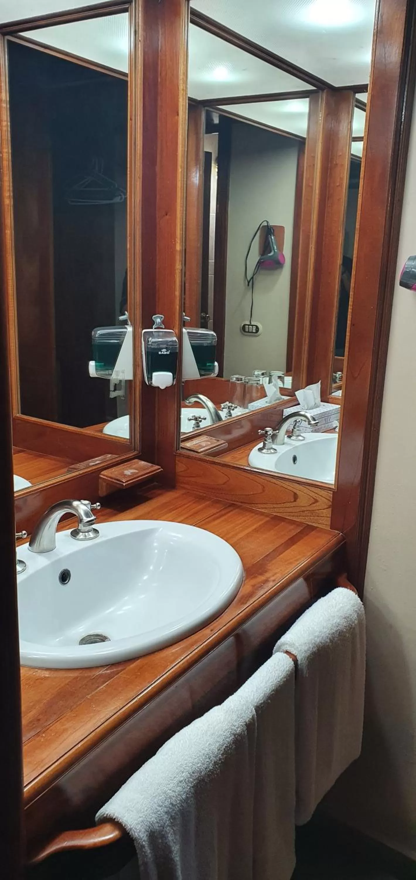 Toilet in Hotel Martino Spa and Resort