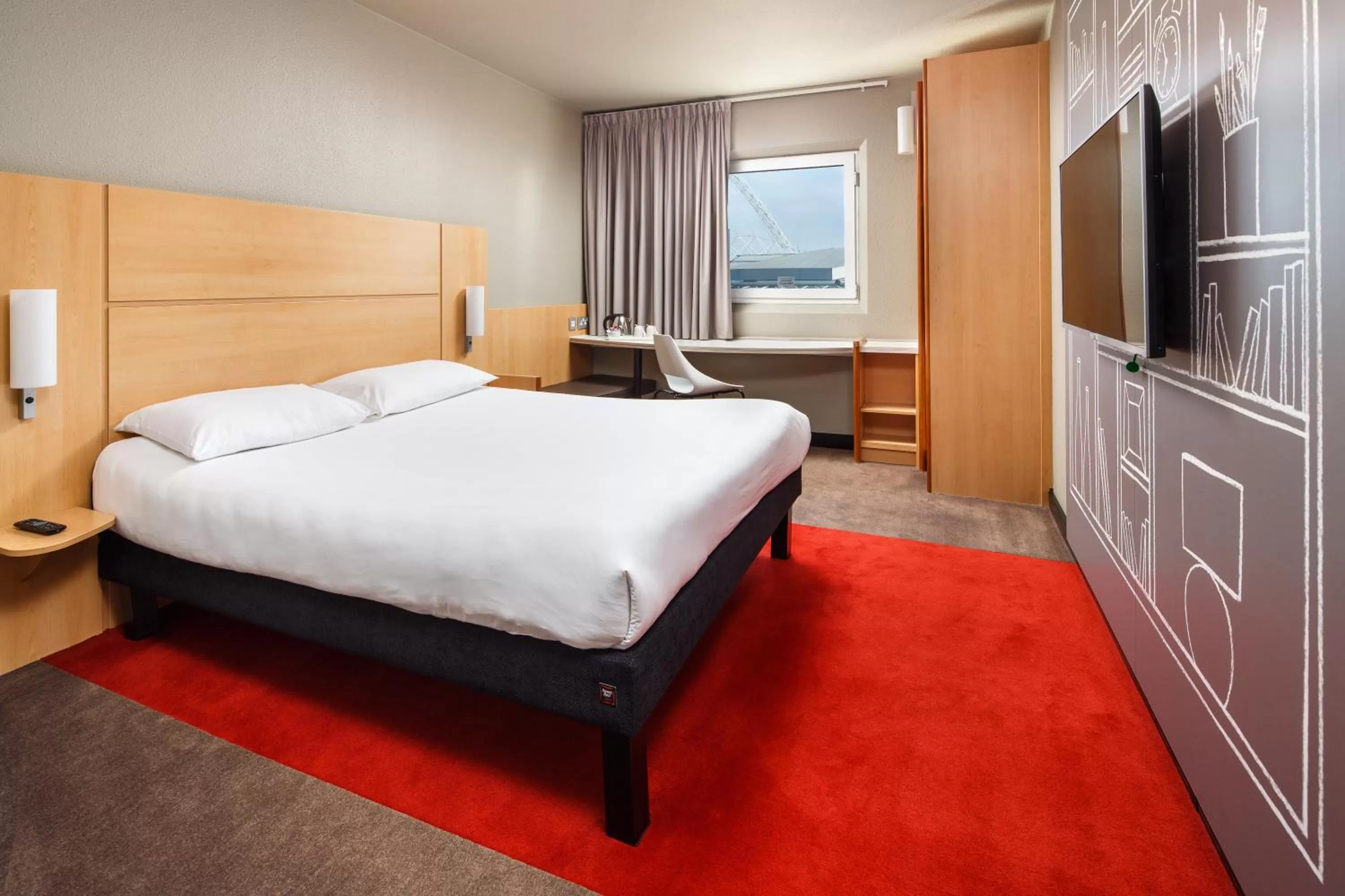 Photo of the whole room, Bed in ibis London Wembley