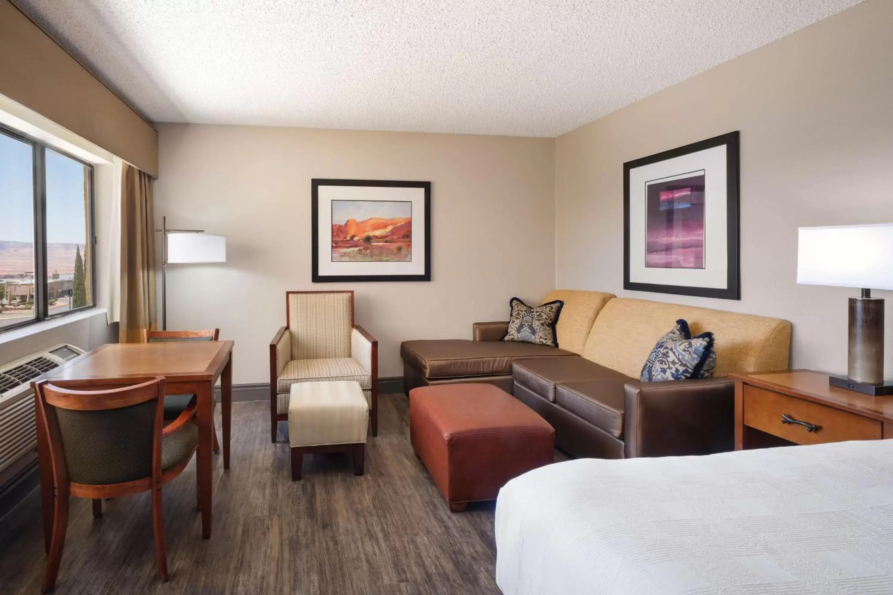 Bedroom, Seating Area in Best Western Plus At Lake Powell
