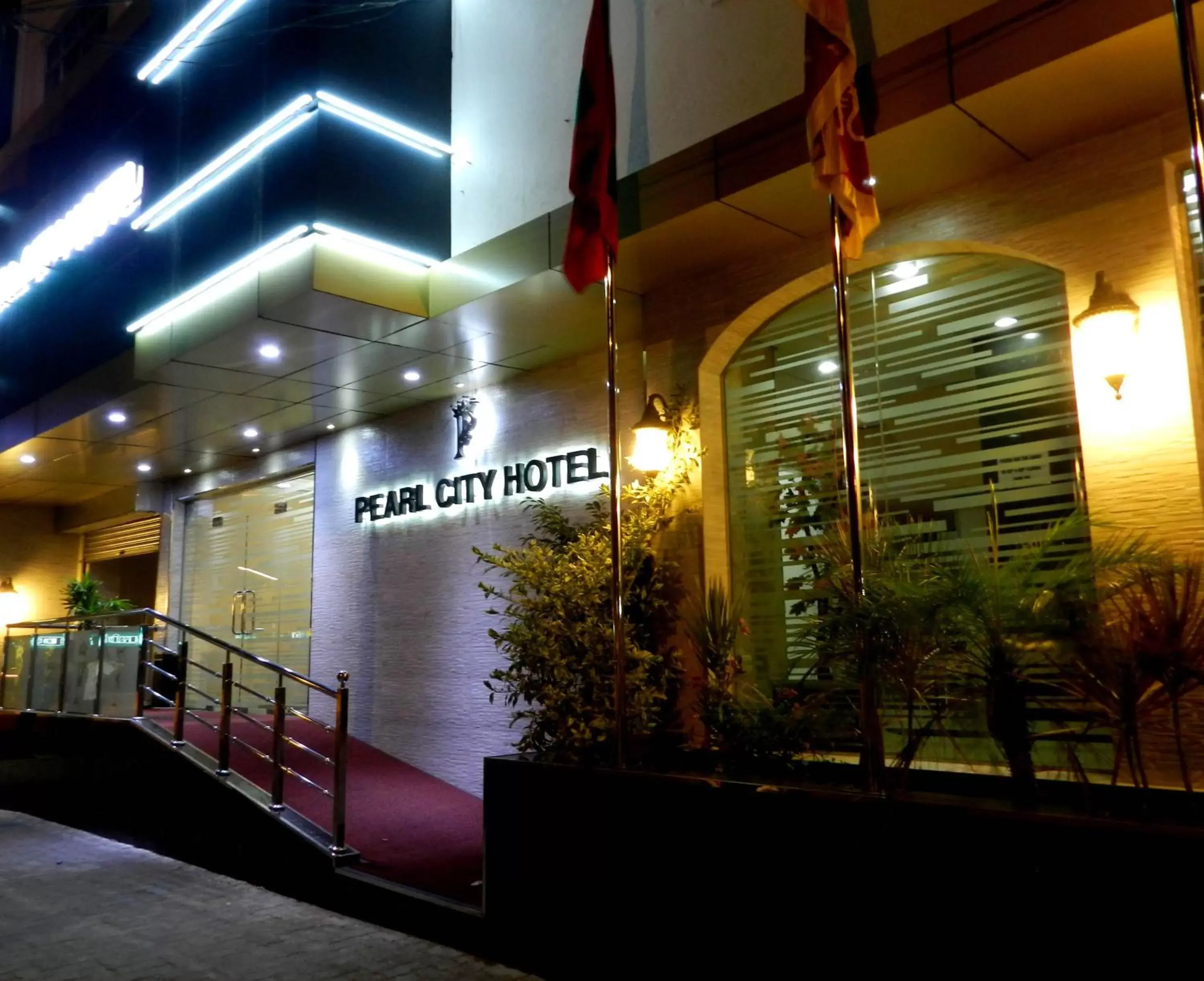 Facade/entrance in Pearl City Hotel