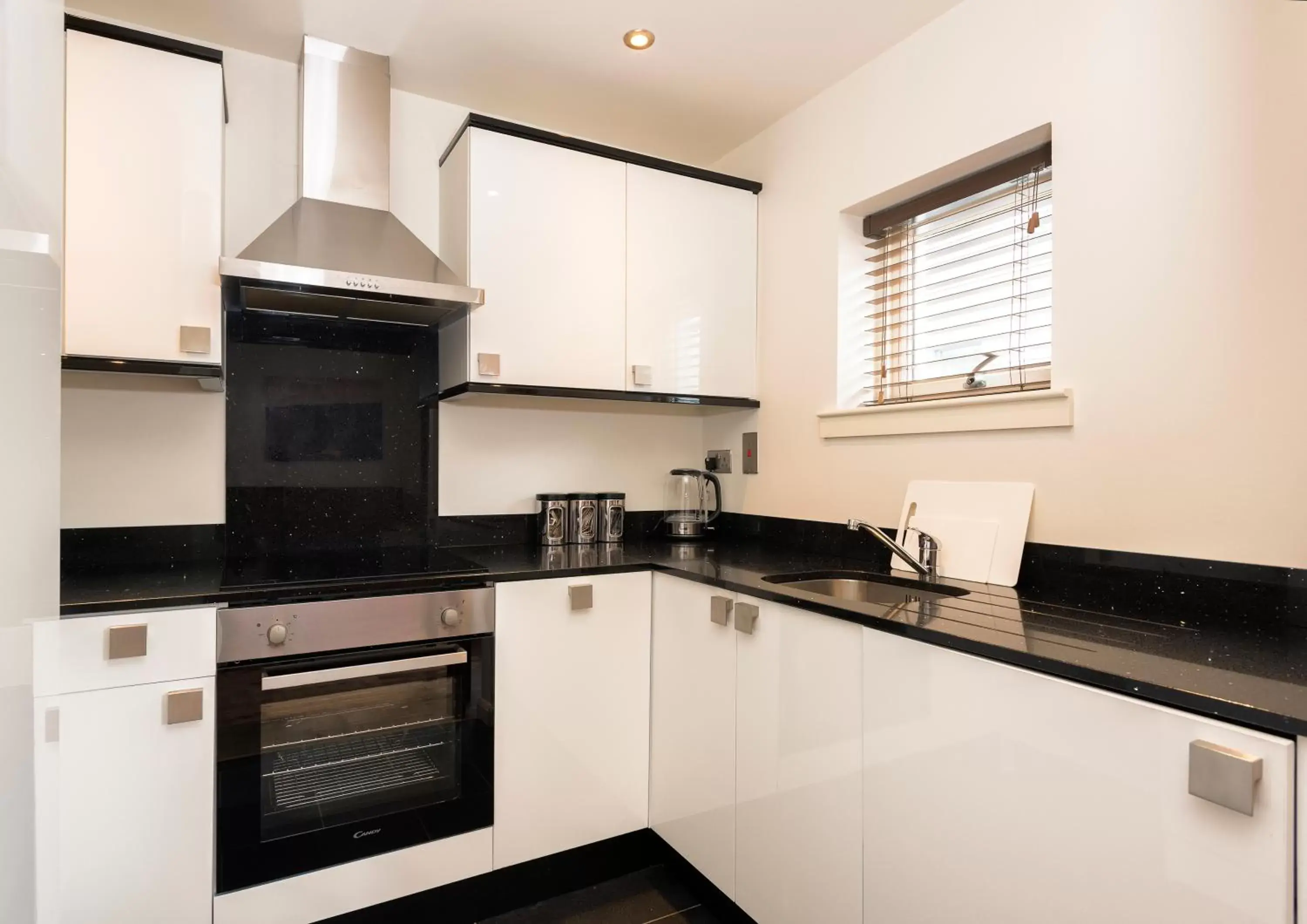Kitchen or kitchenette, Kitchen/Kitchenette in Holyrood Aparthotel