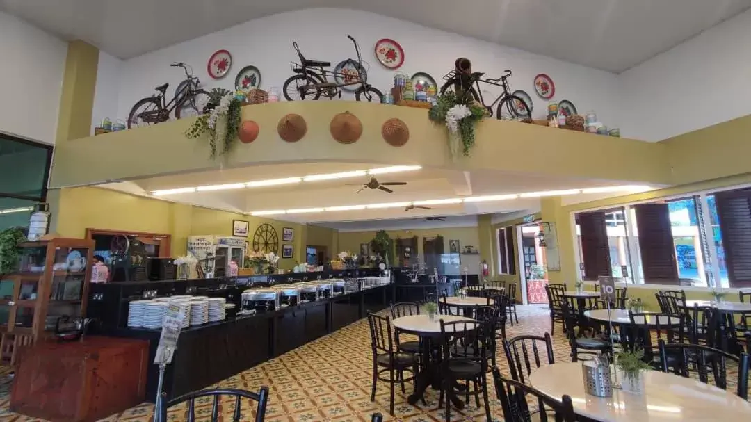 Restaurant/Places to Eat in Bukit Merah Laketown Resort