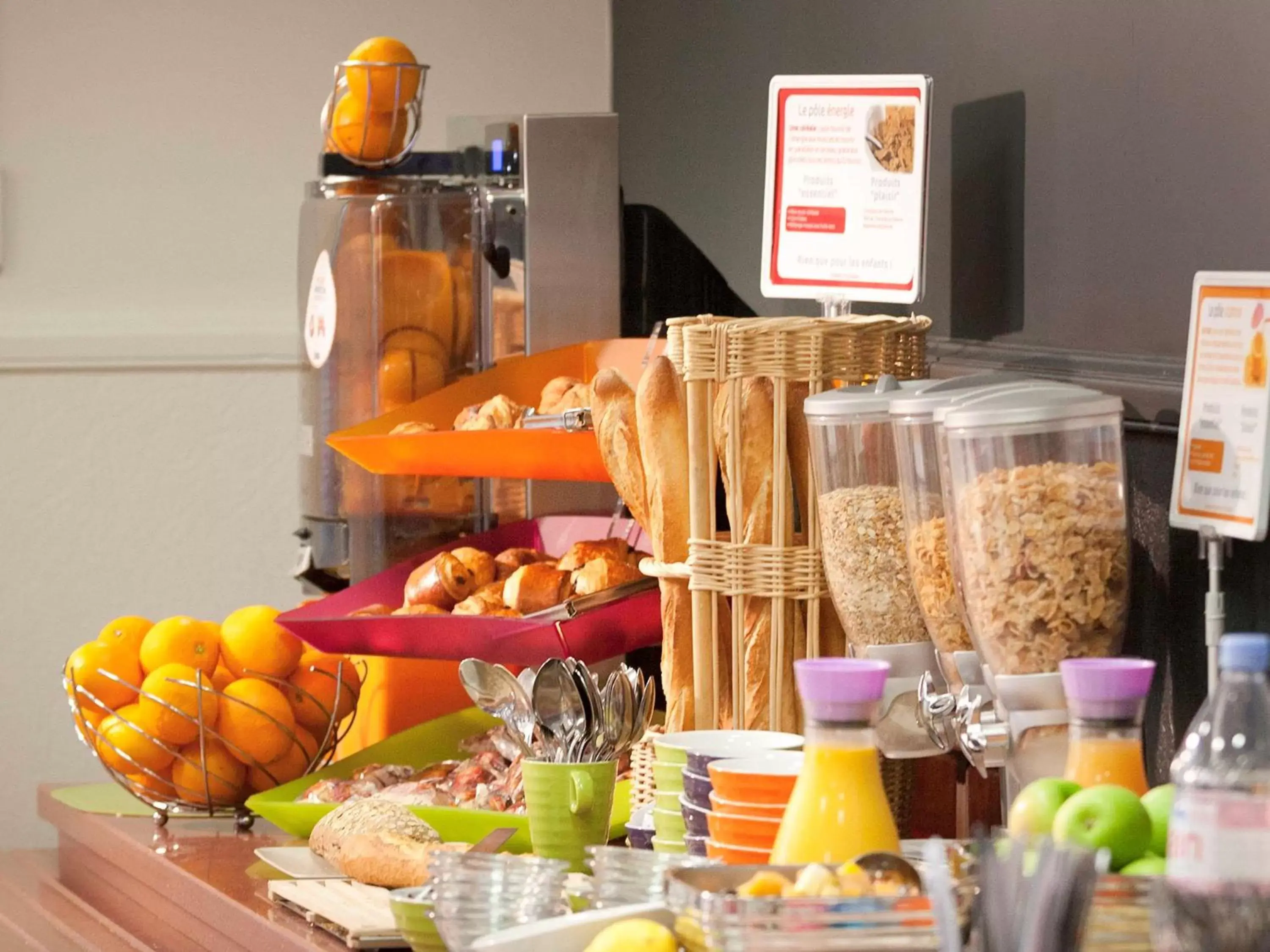 Restaurant/places to eat, Breakfast in ibis Styles Roanne Centre Gare