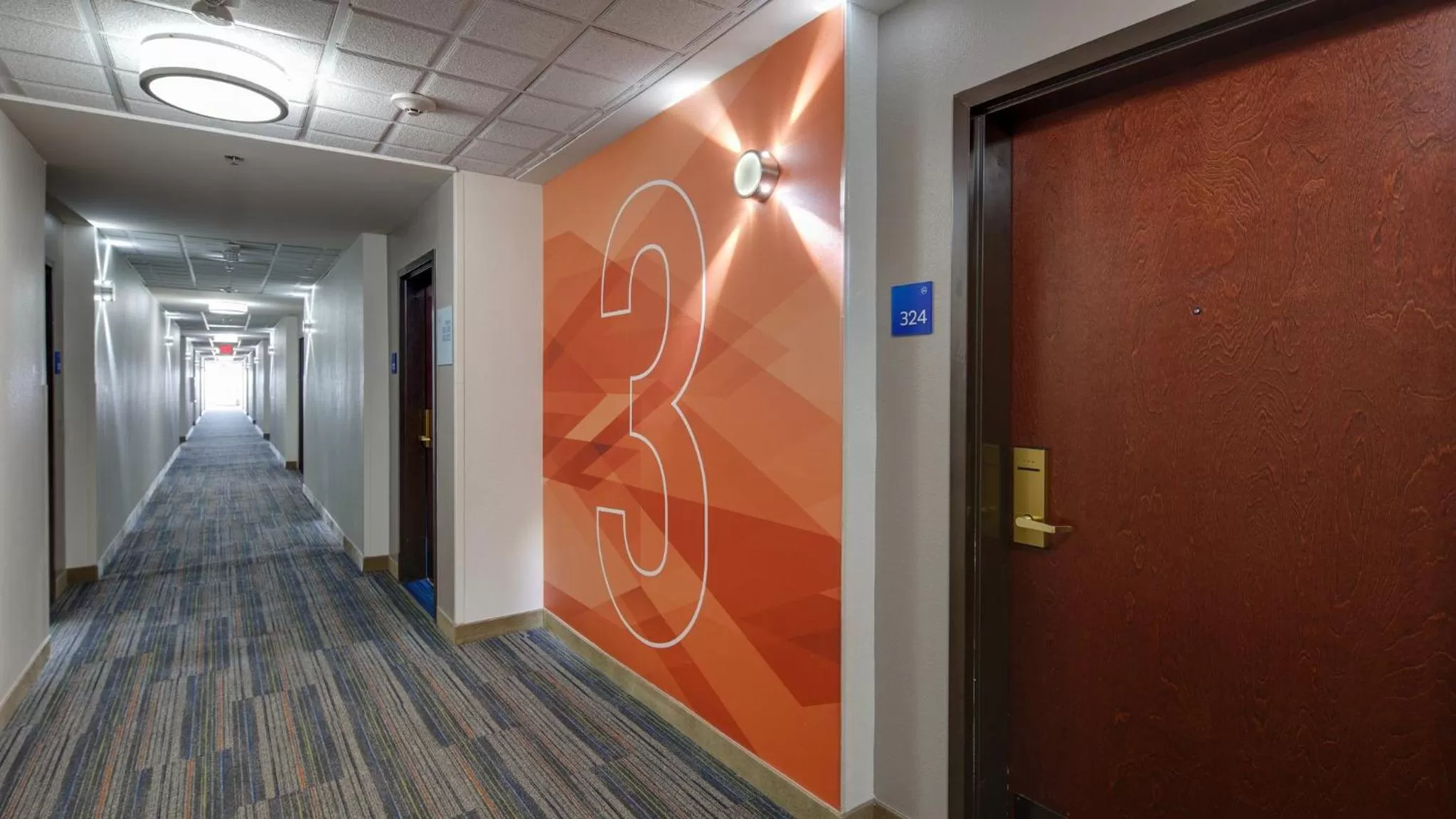 Lobby or reception in Holiday Inn Express & Suites Detroit - Farmington Hills by IHG