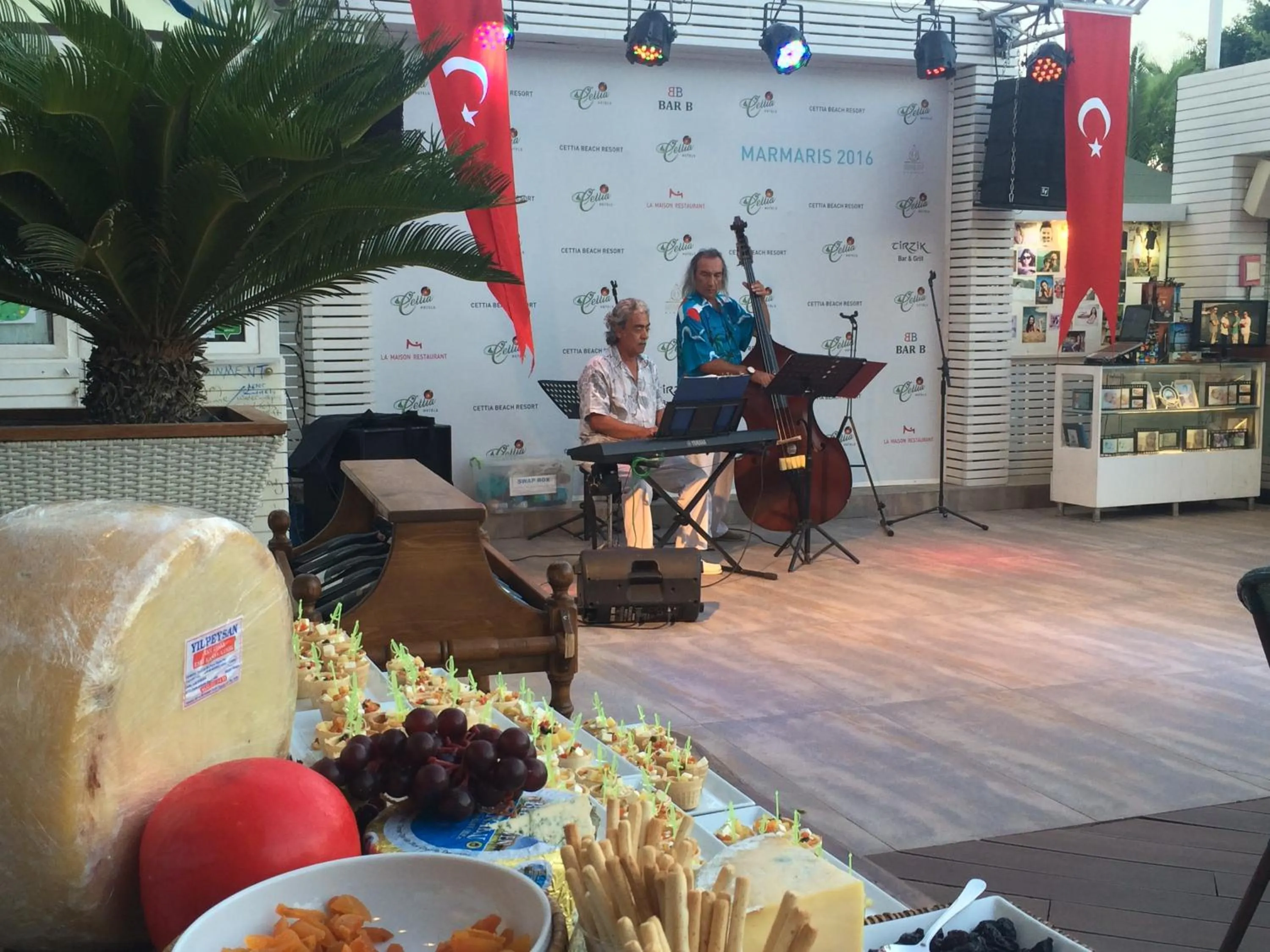 Food and drinks in Cettia Beach Resort