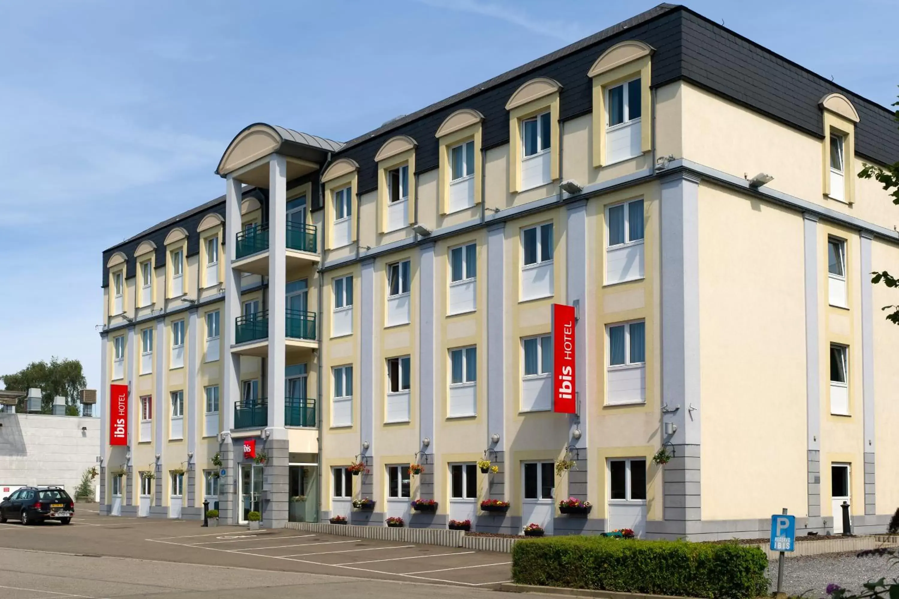 Facade/entrance, Property Building in ibis Liège Seraing