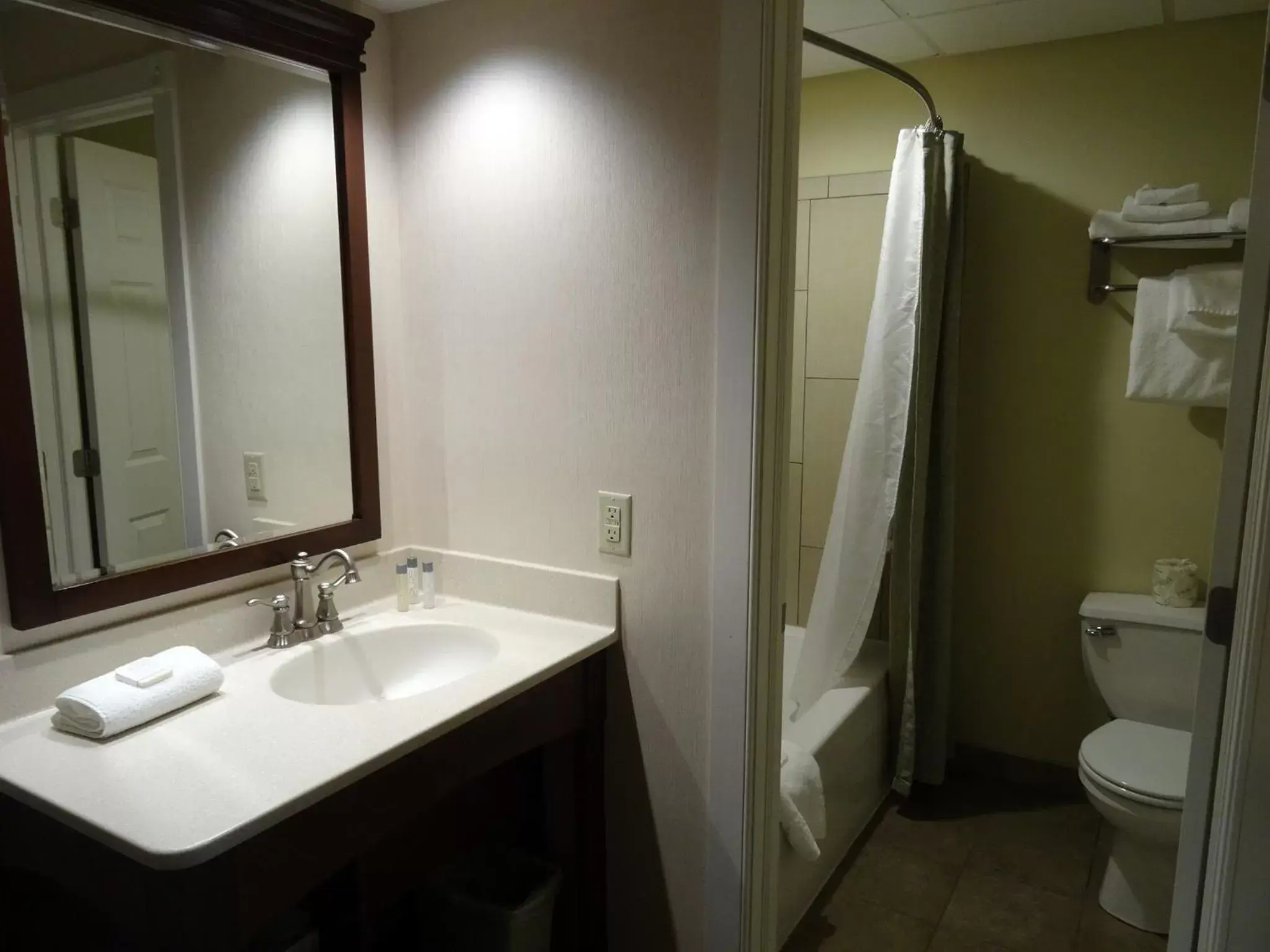 Bathroom in Bird-in-Hand Family Inn