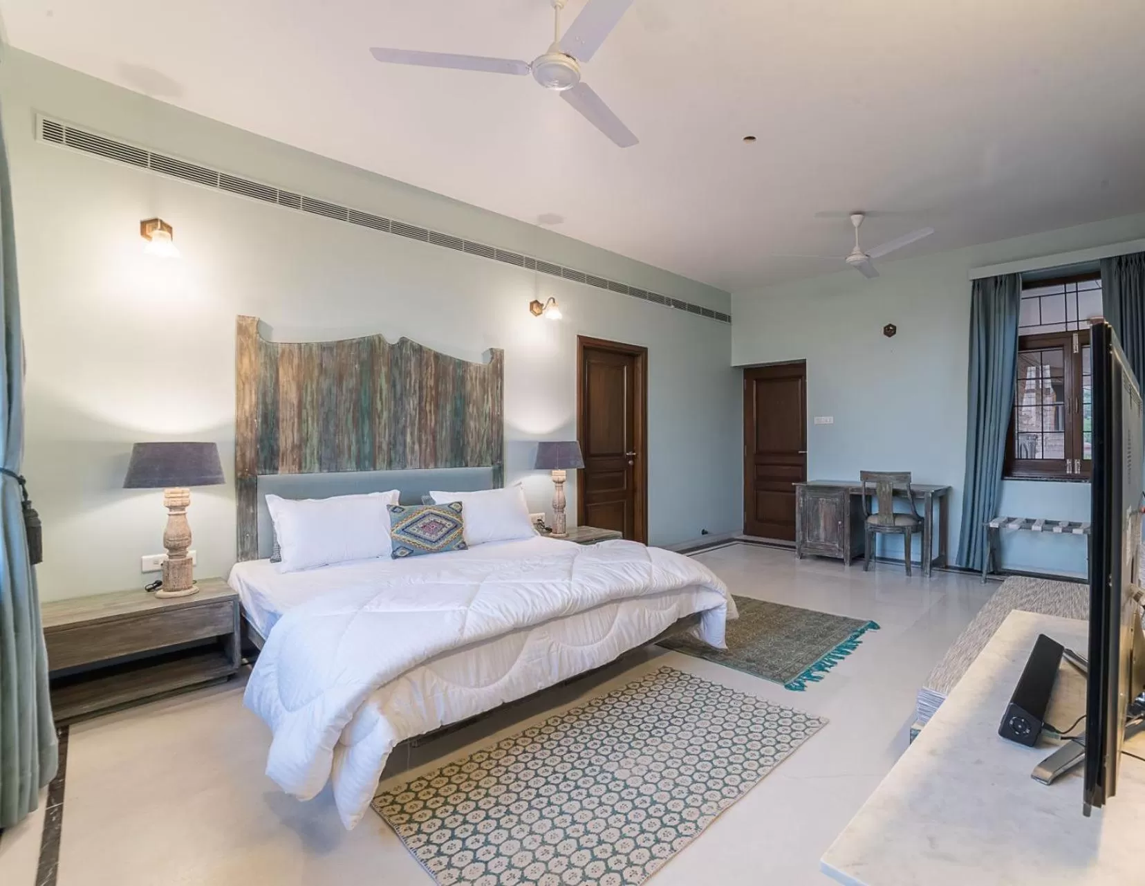 Bedroom, Bed in The Almond Tree