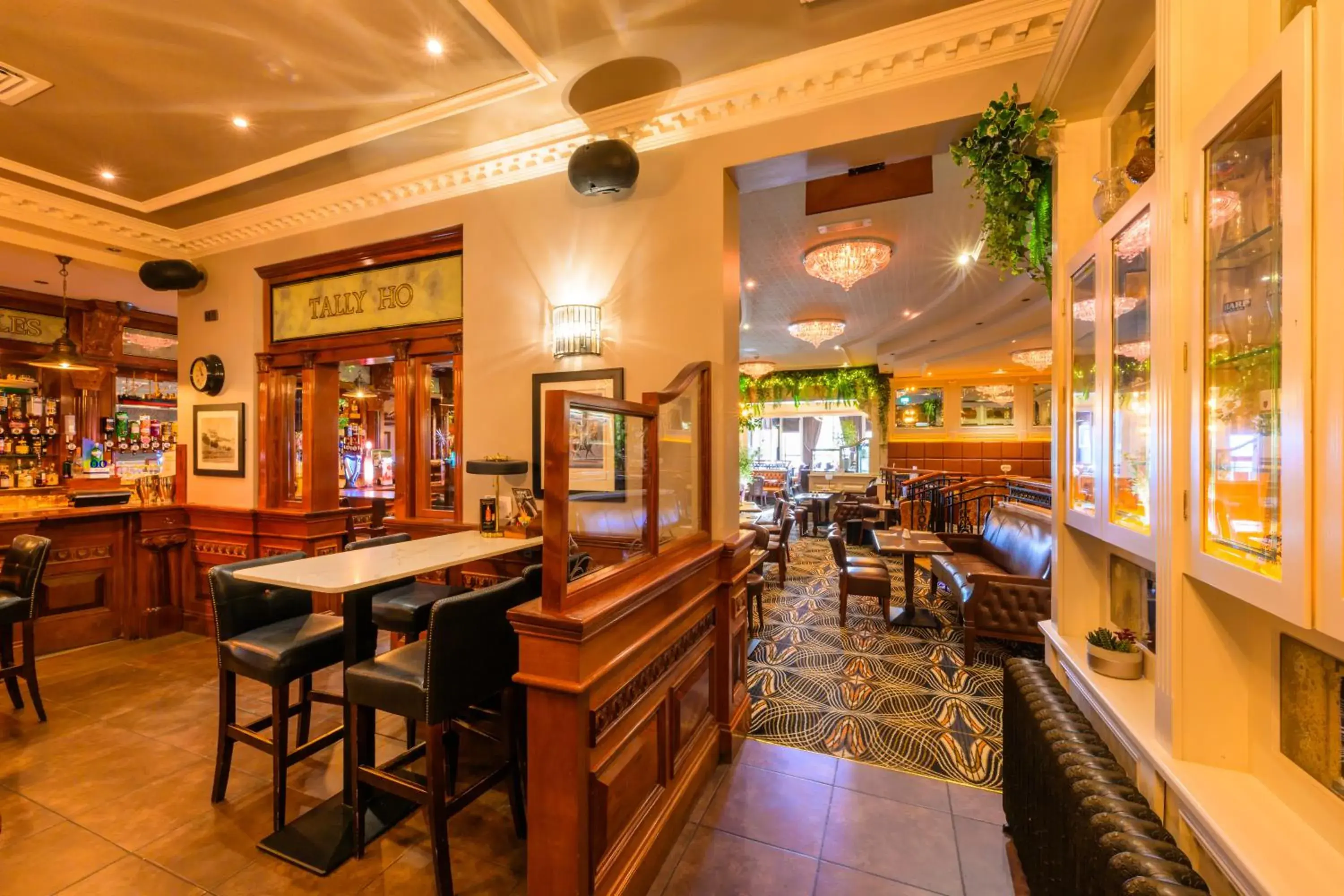 Lounge or bar, Restaurant/Places to Eat in Flagstaff Lodge