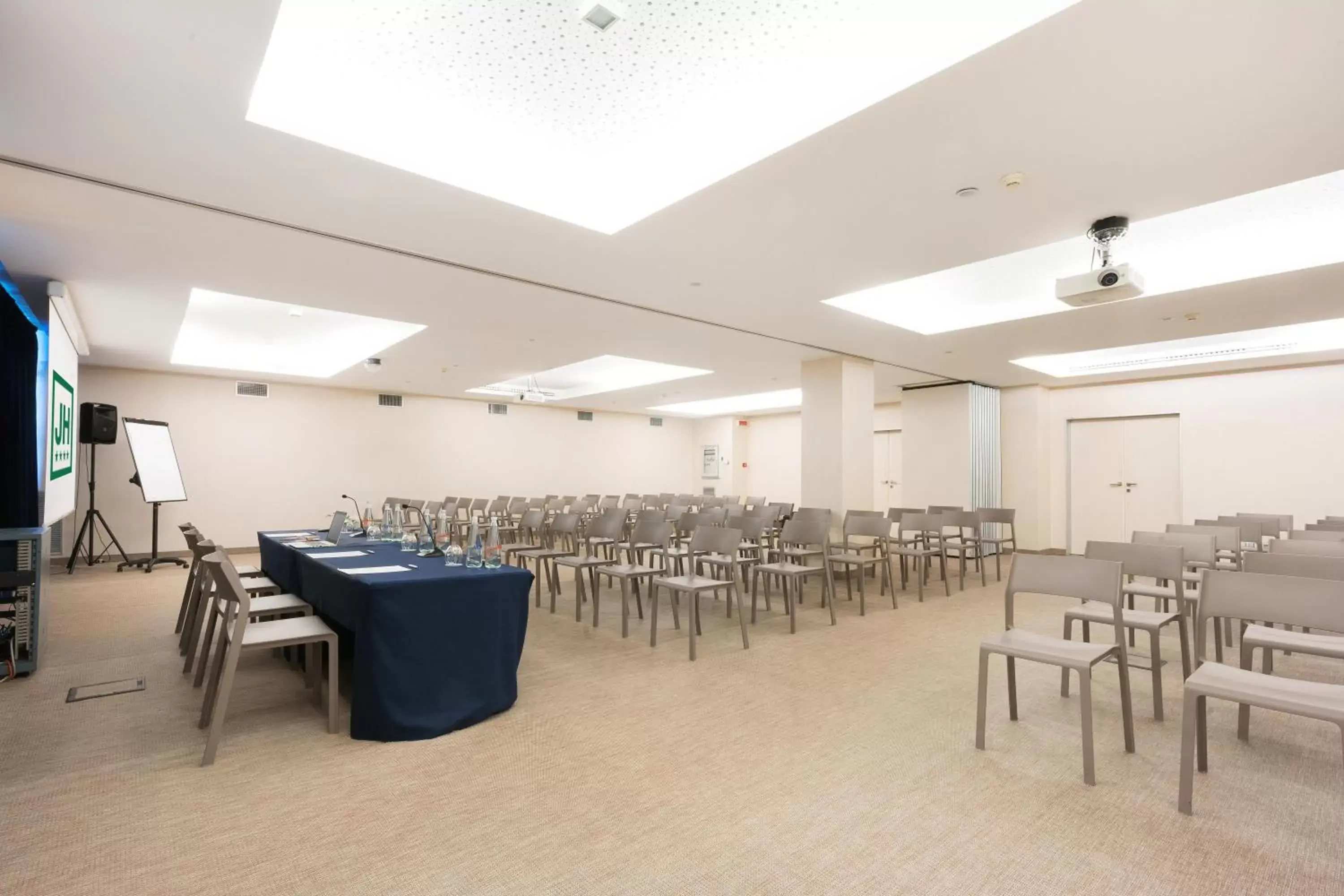 Meeting/conference room, Restaurant/Places to Eat in Just Hotel Lomazzo Fiera