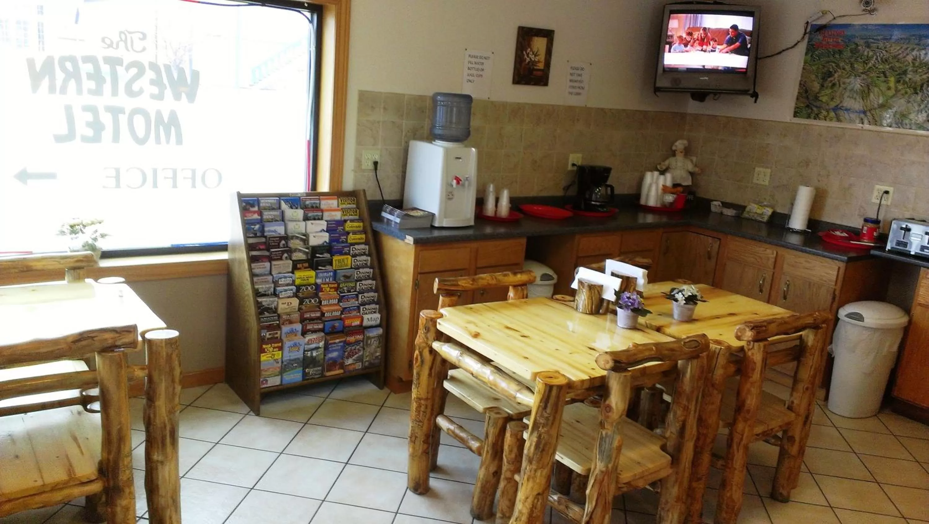 Restaurant/places to eat in Western Motel