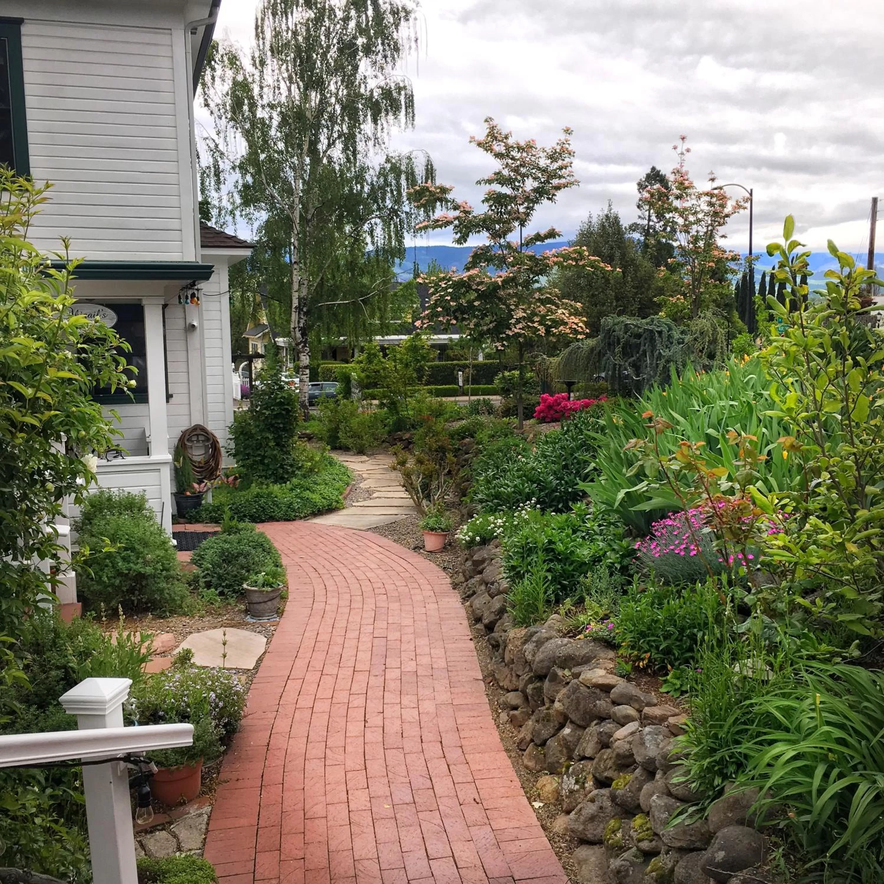 Garden in Abigail's Bed and Breakfast Inn