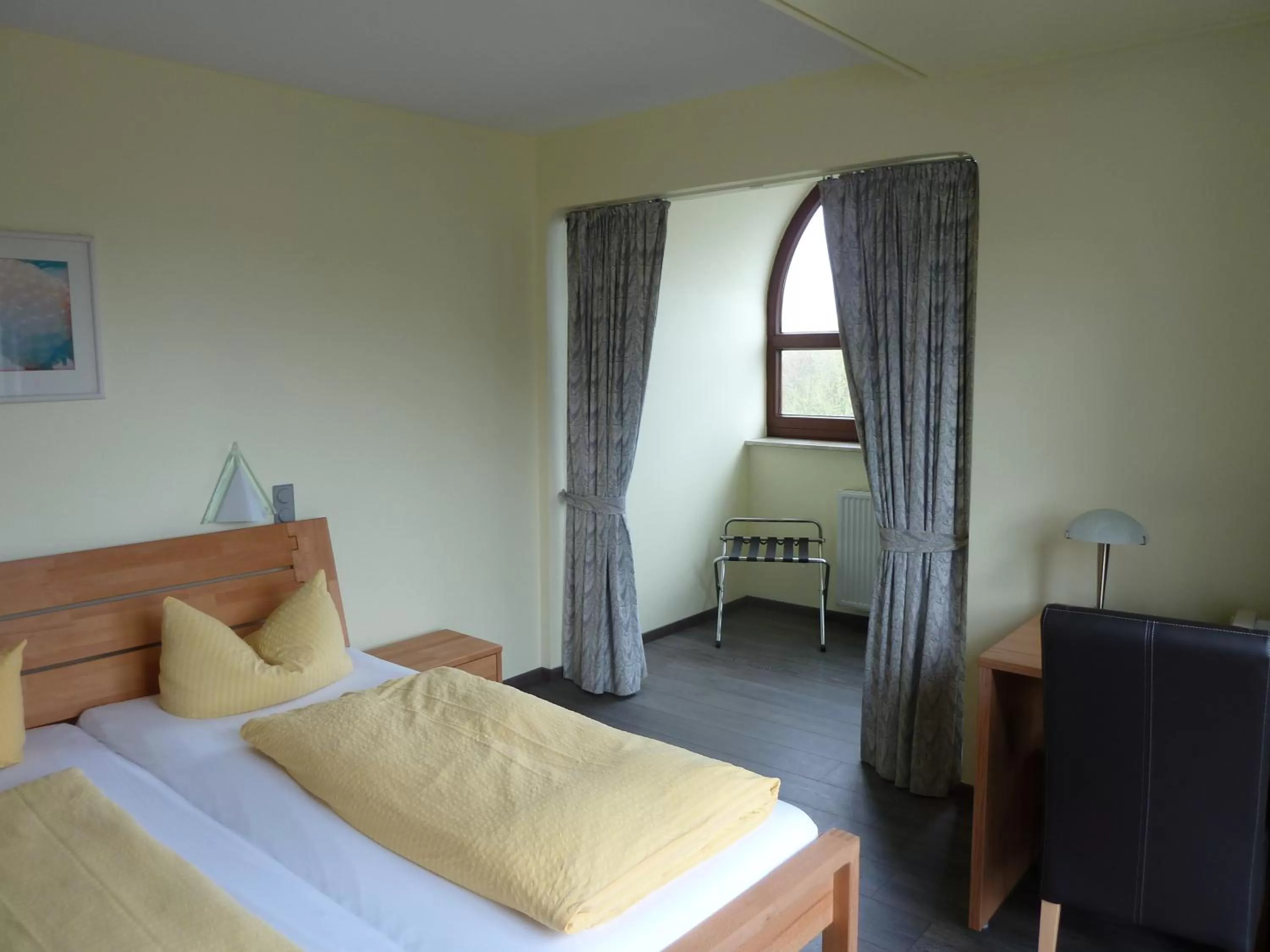 Photo of the whole room, Bed in Hotel am Schloss Broich