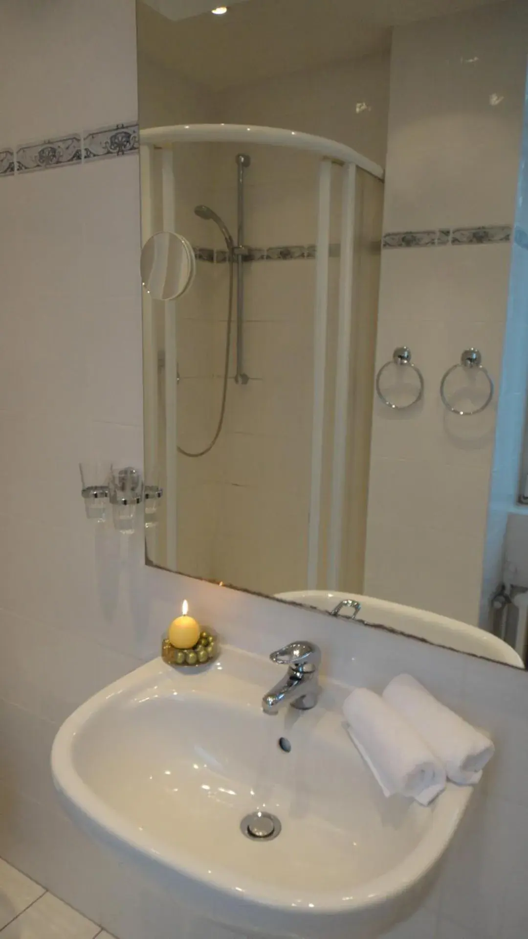 Shower, Bathroom in Hotel Pension Xantener Eck