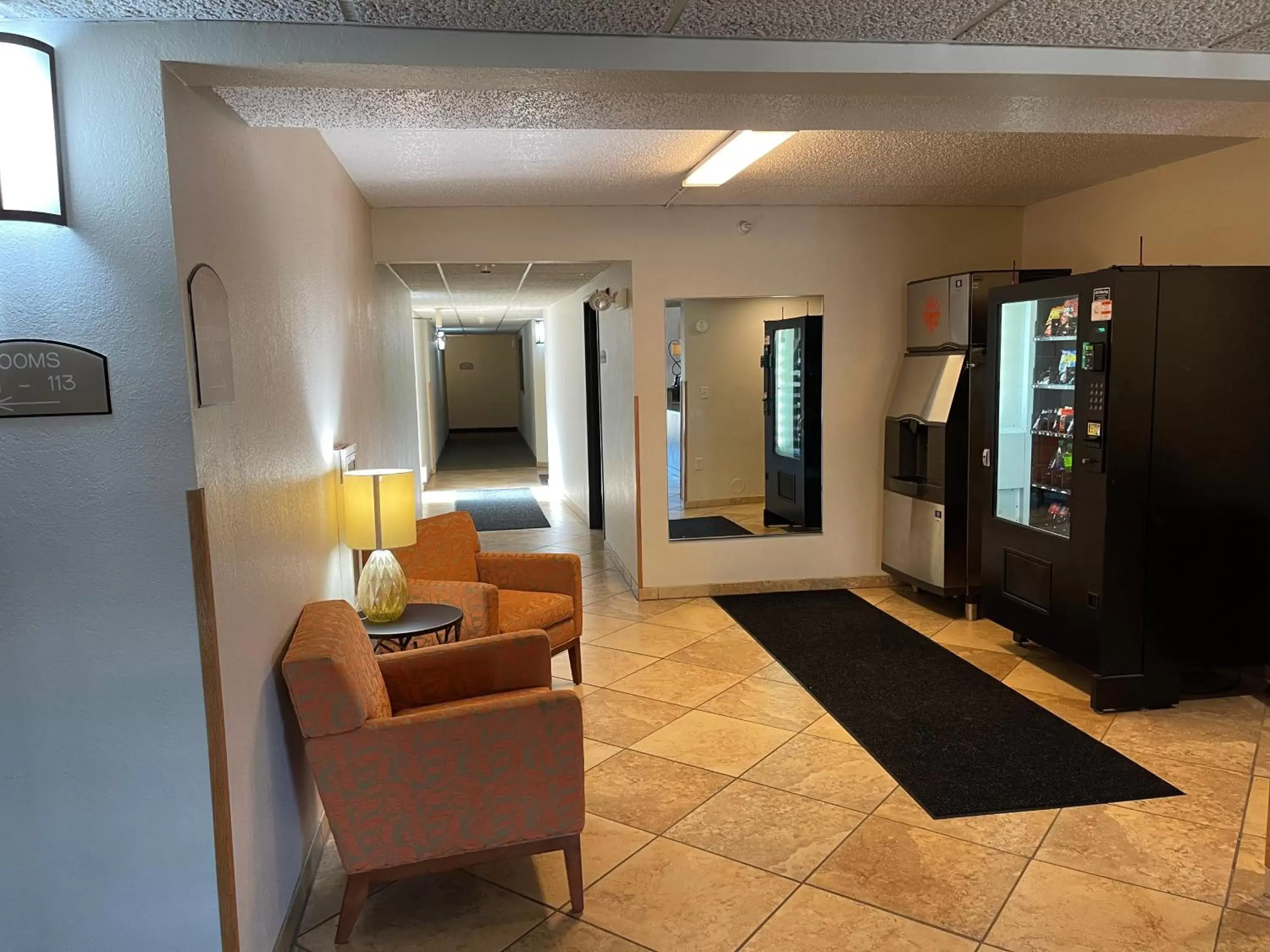 Seating Area in Nichols Inn & Suites