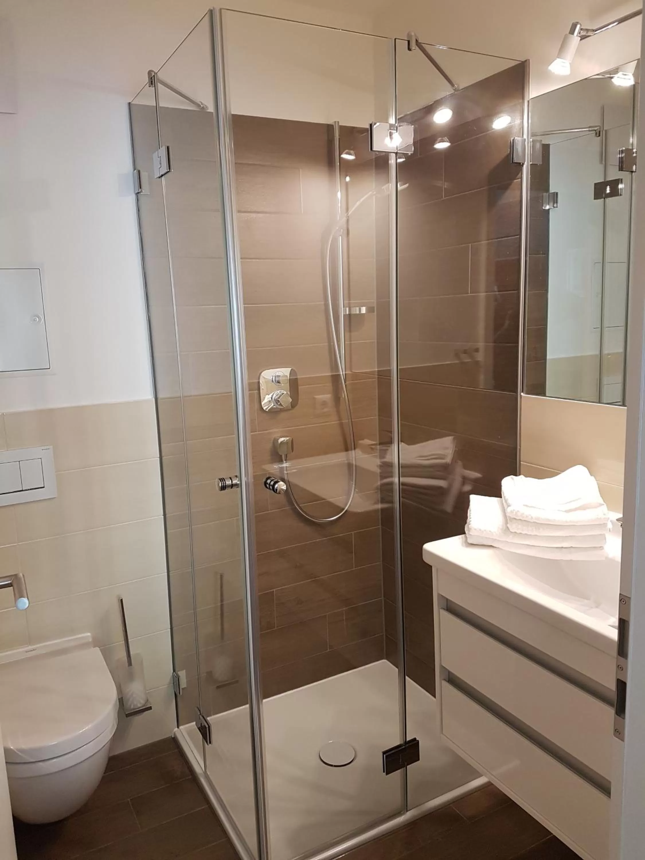 Shower in Hotel Rosenhof