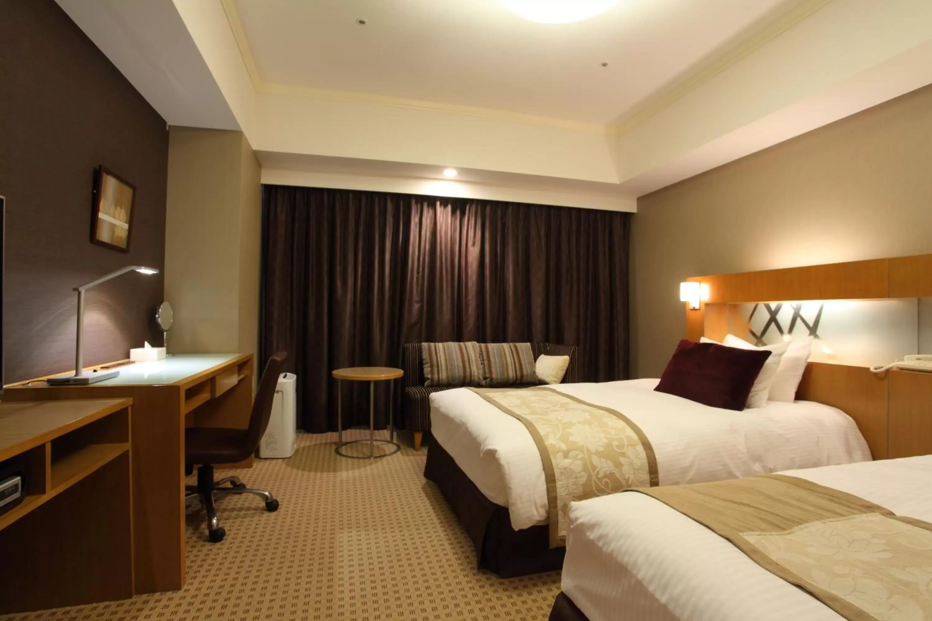 Photo of the whole room, Bed in Hotel Metropolitan Nagano