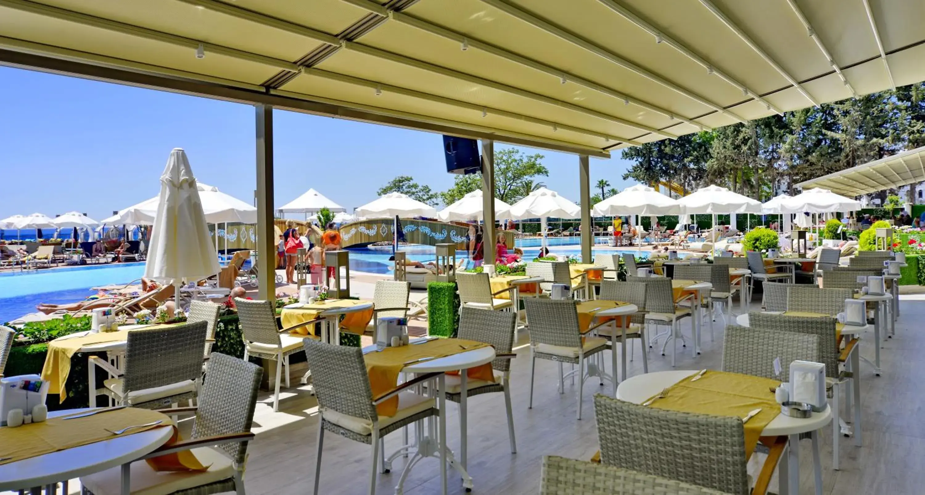 Pool view, Restaurant/Places to Eat in Azura Deluxe Resort & Spa - Ultra All Inclusive
