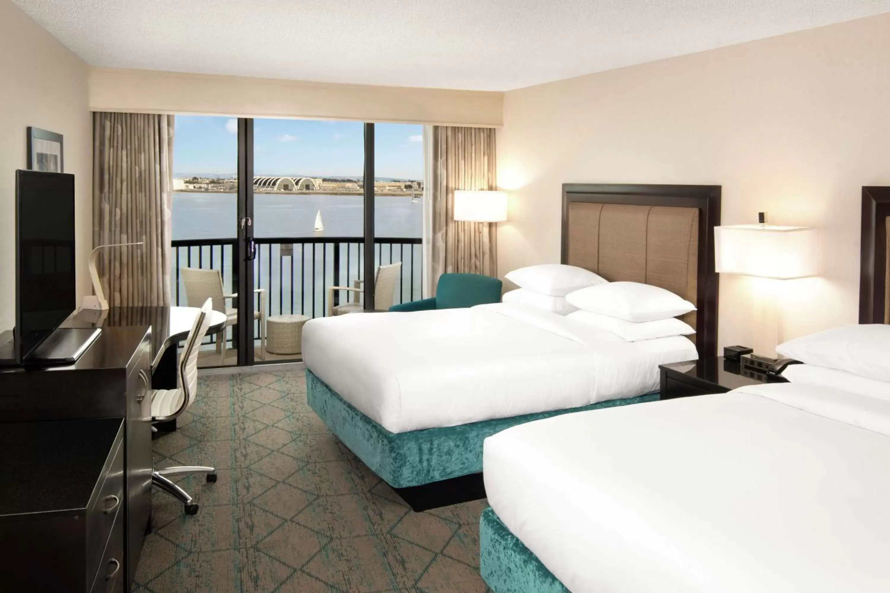 Bedroom in Hilton San Diego Airport/Harbor Island