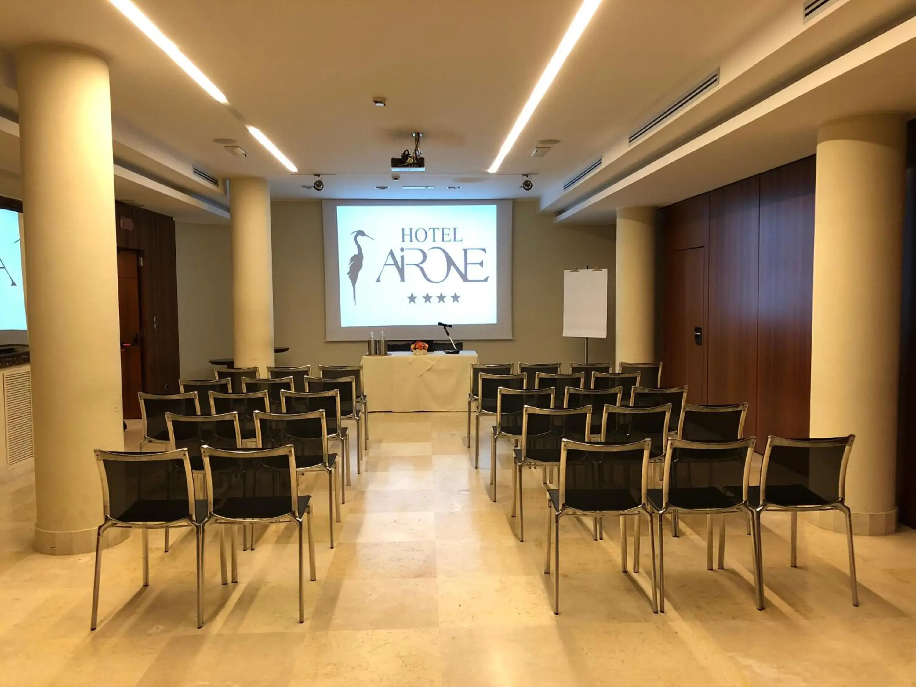 Business facilities in Hotel Airone