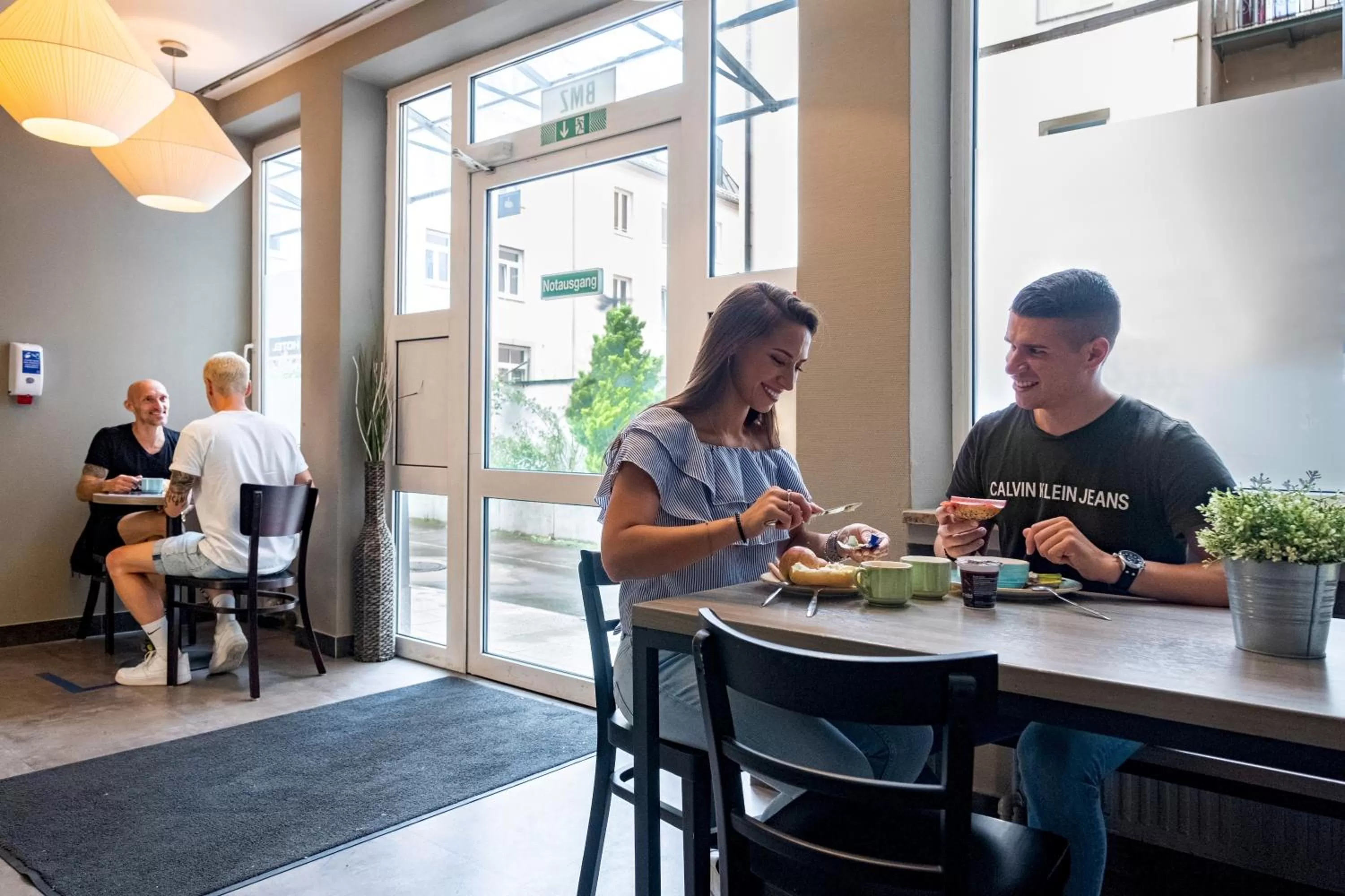 Restaurant/places to eat in a&o München Hauptbahnhof