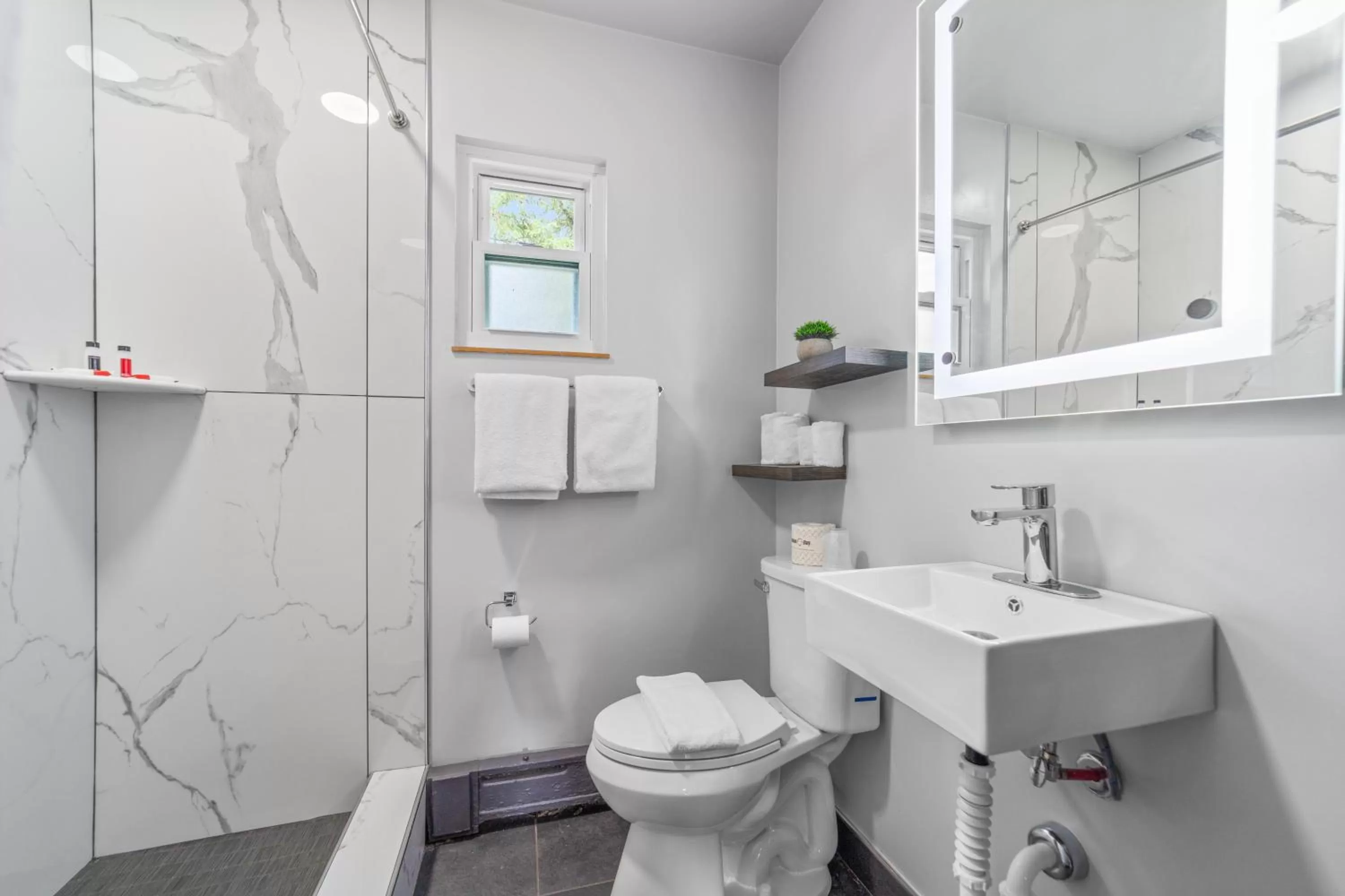 Toilet in Glass House Inn Erie Near I-90 & I-79