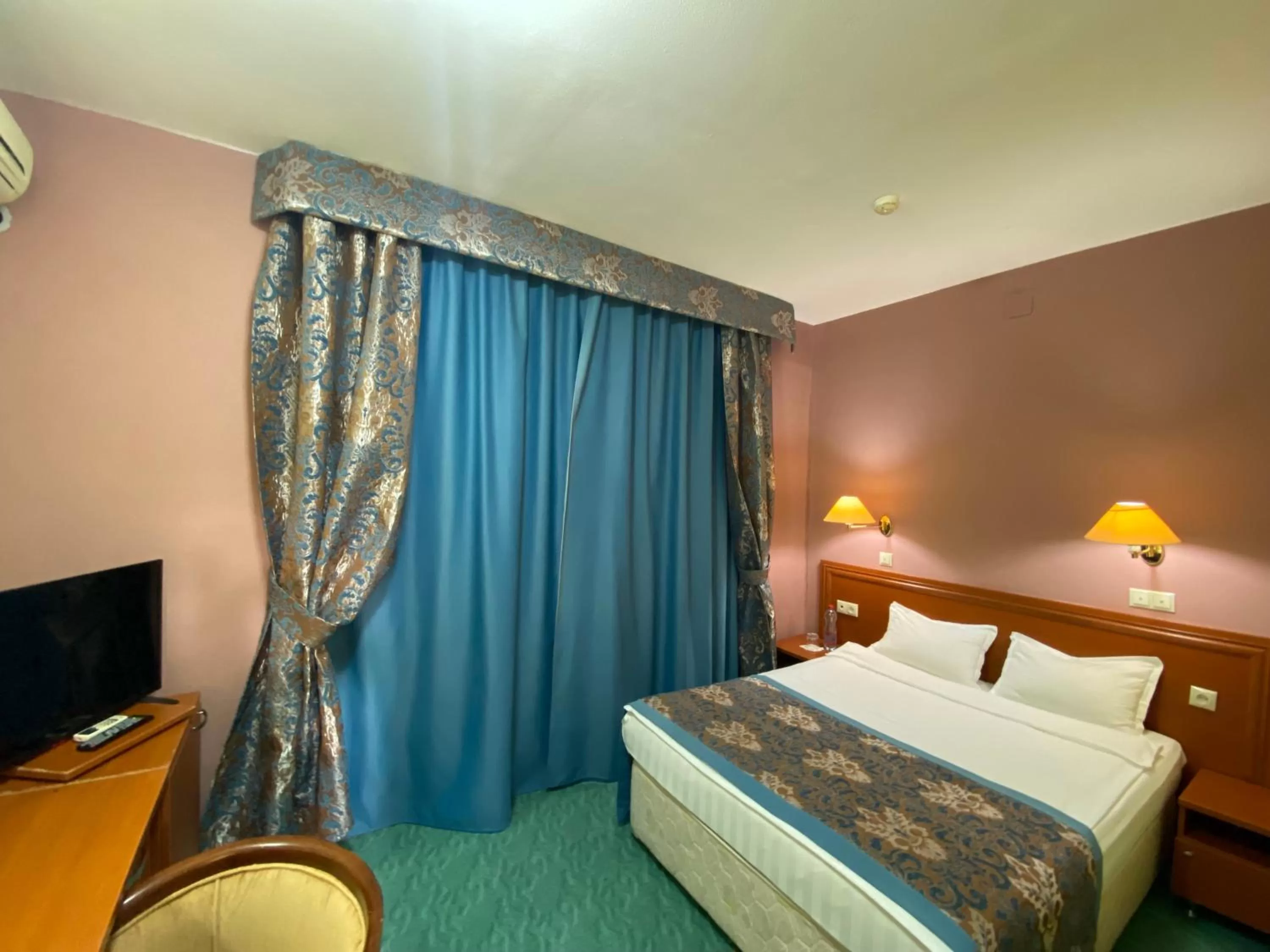 Photo of the whole room, Bed in Tengri Hotel