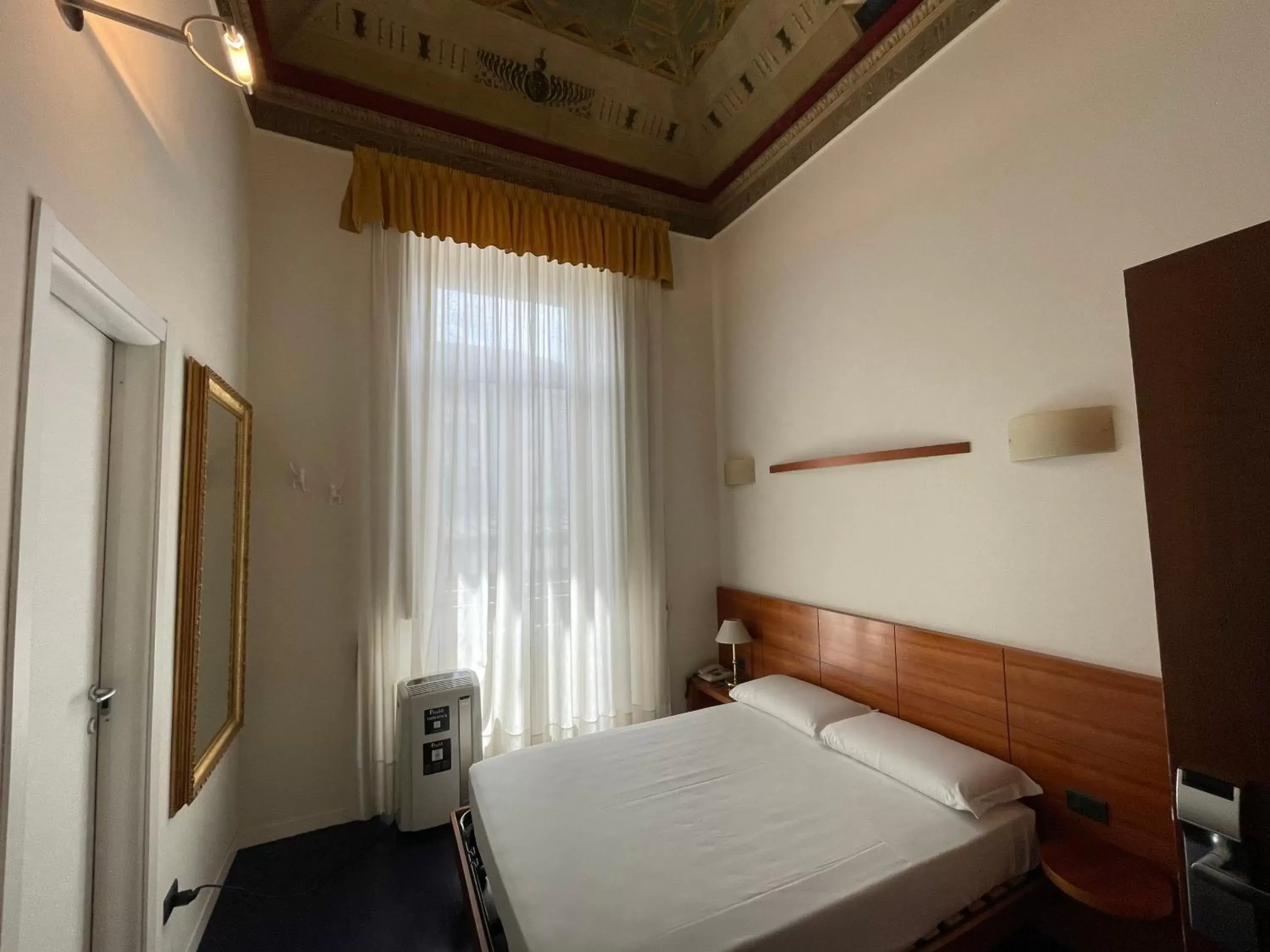 View (from property/room), Bed in Hotel Europa Varese
