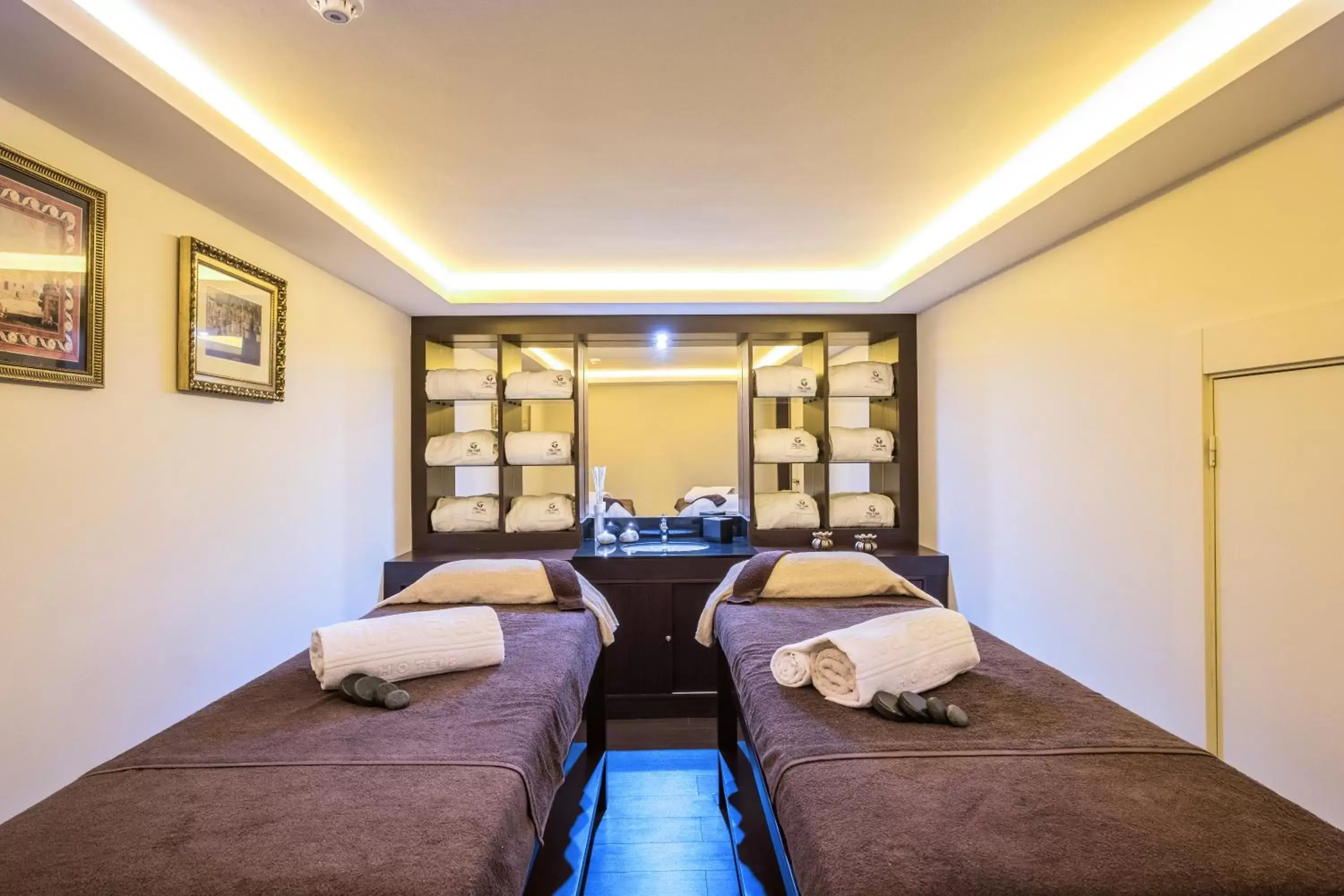 Massage, Bed in Vila Galé Estoril Massage, Bed in Vila Galé Estoril