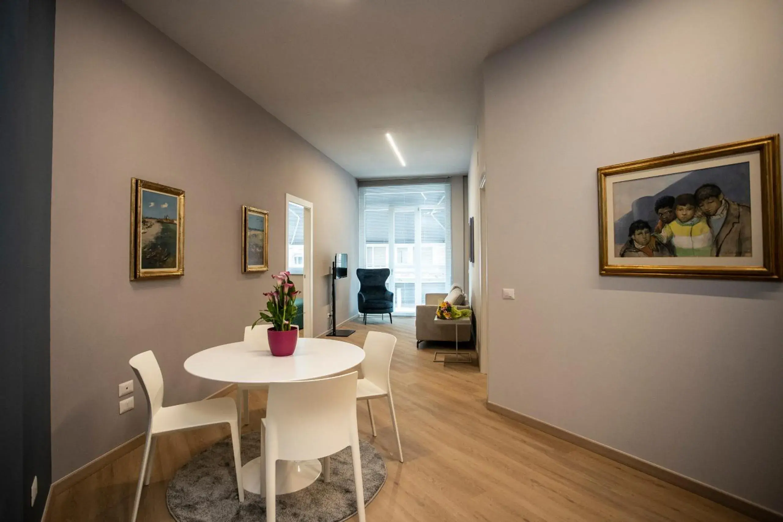 TV and multimedia, Dining Area in Hotel Delta