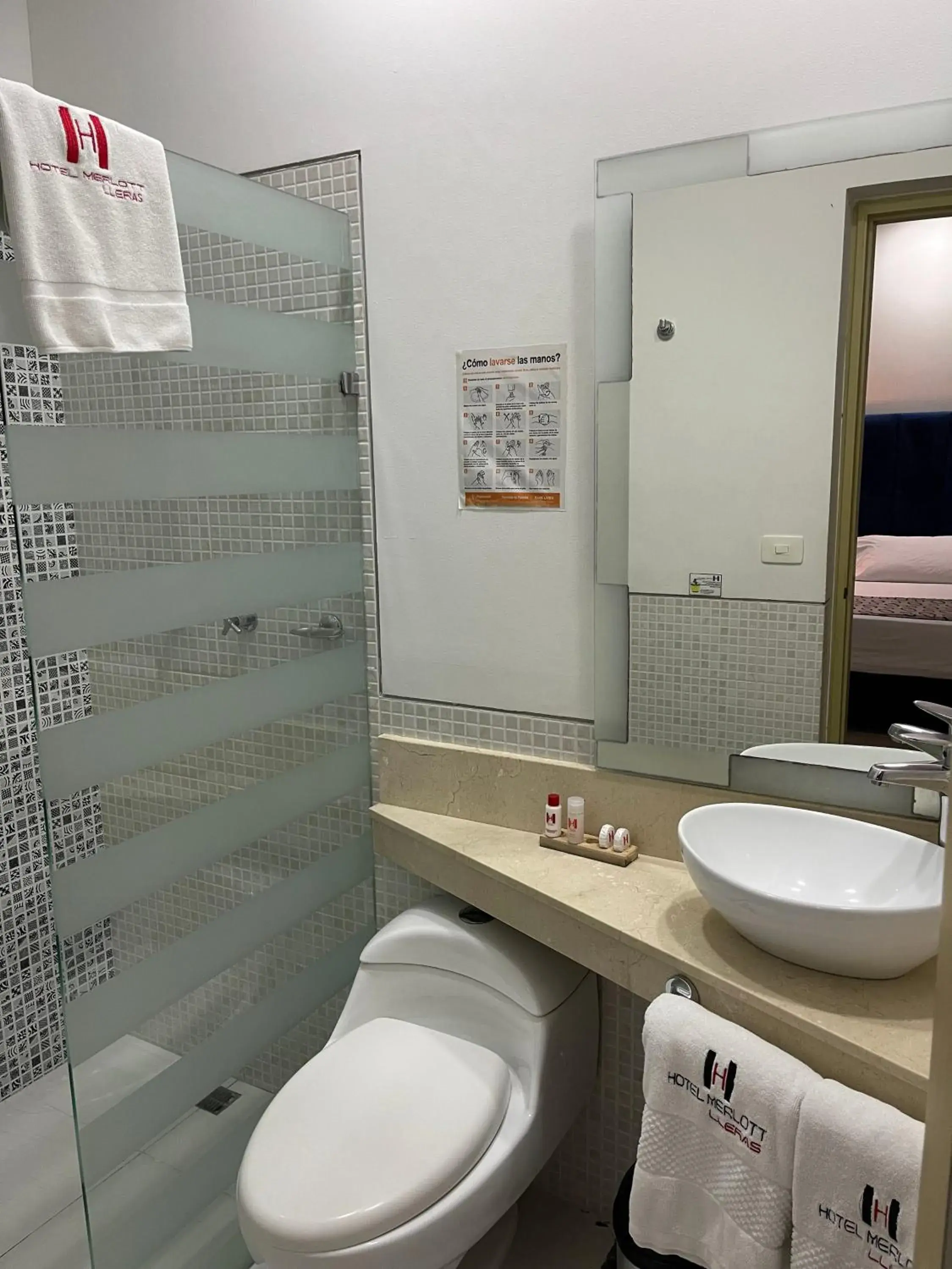 Bathroom in Hotel Merlott Lleras