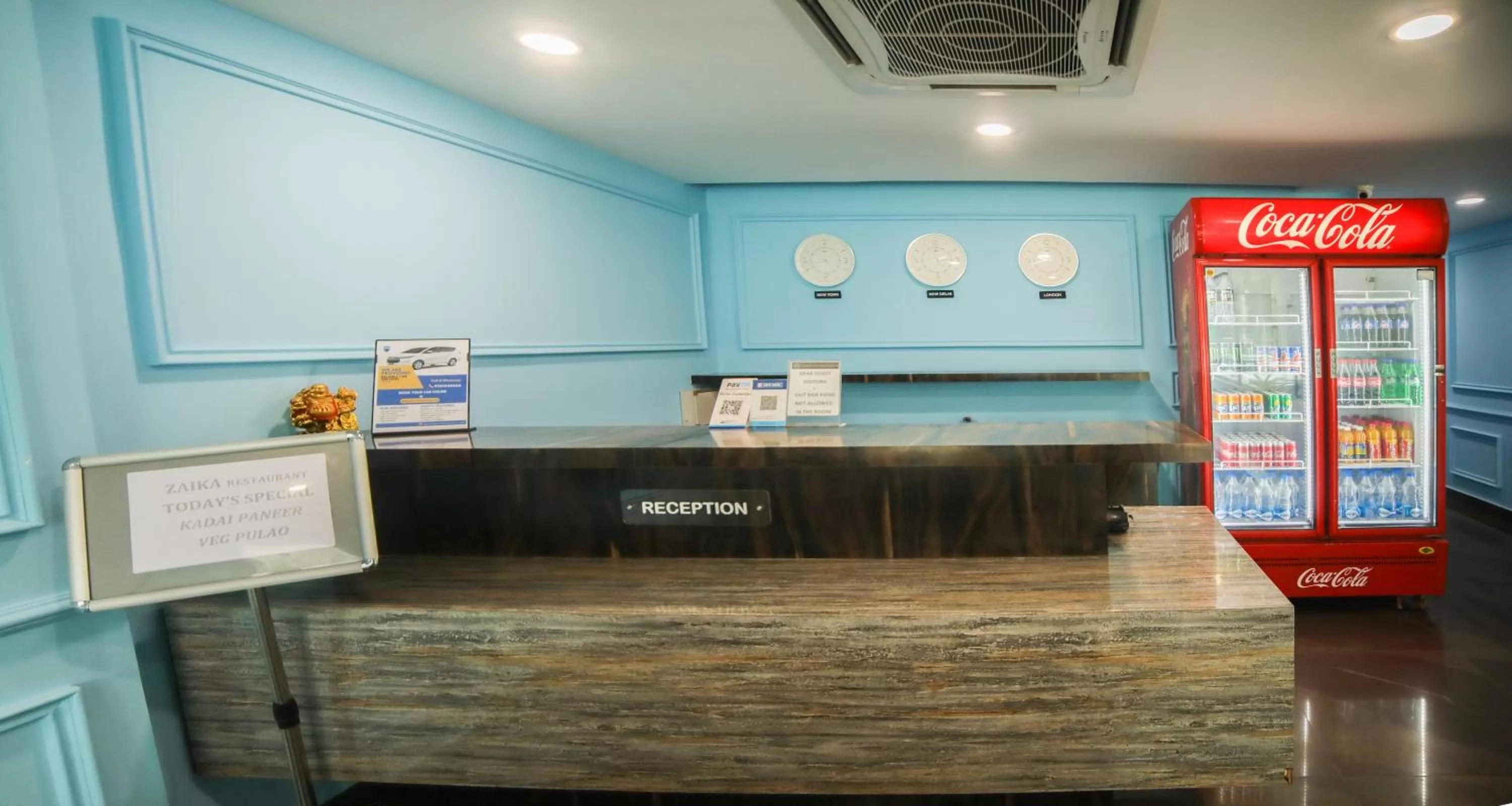 Lobby or reception, Kitchen/Kitchenette in Hotel Golden Leaves