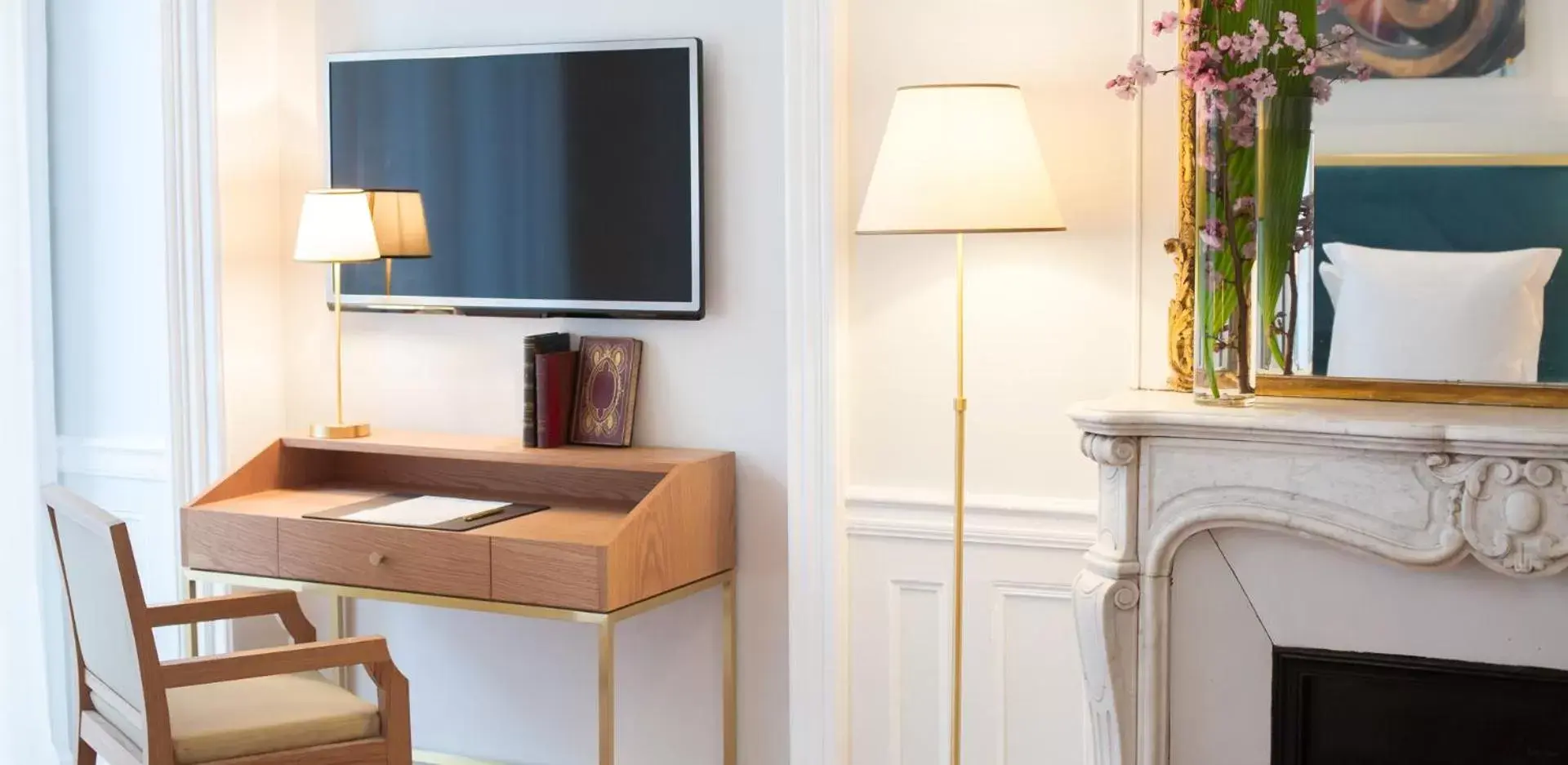 TV and multimedia, TV/Entertainment Center in Hôtel Alfred Sommier