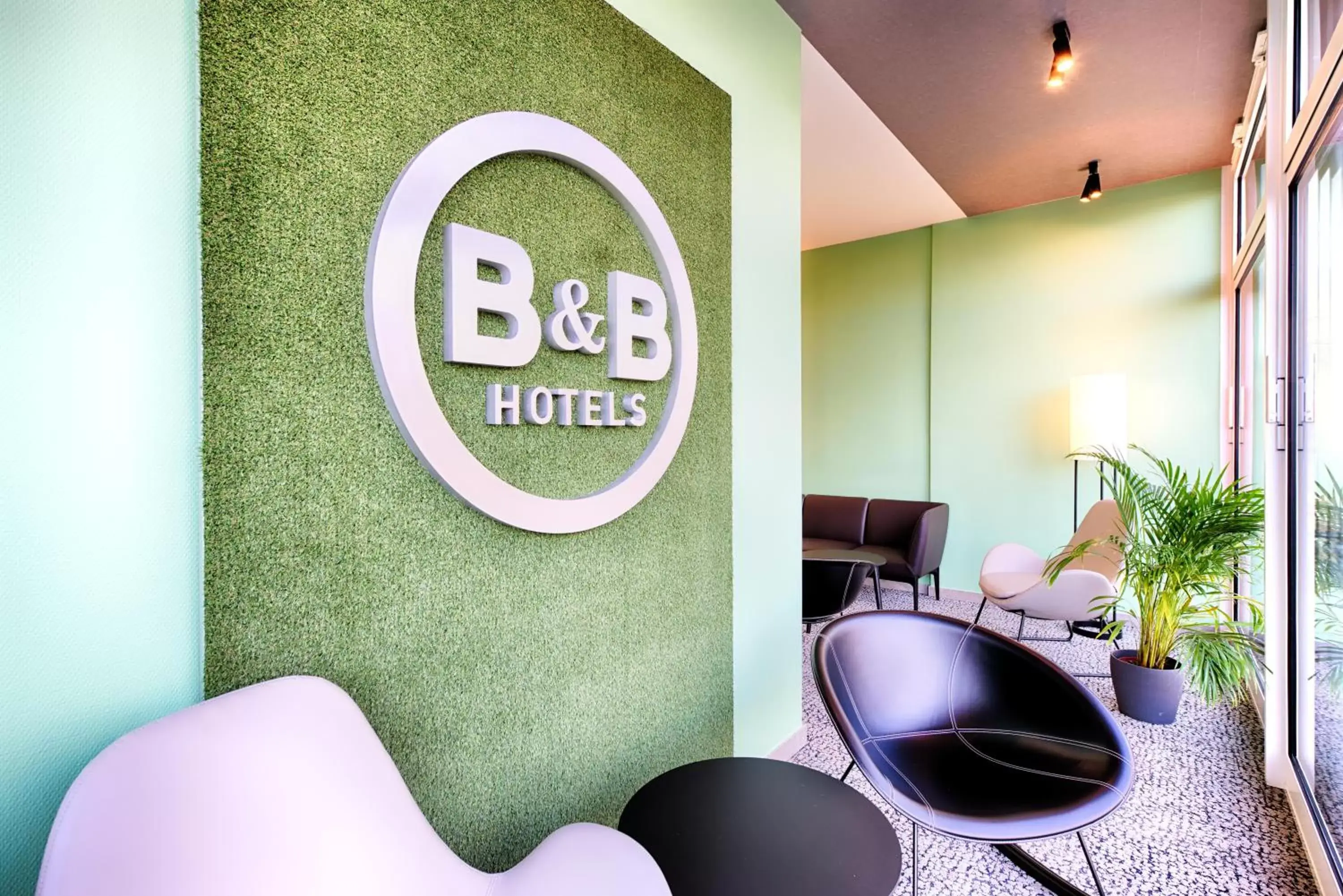 Lobby or reception in B&B Hotel Wetzlar