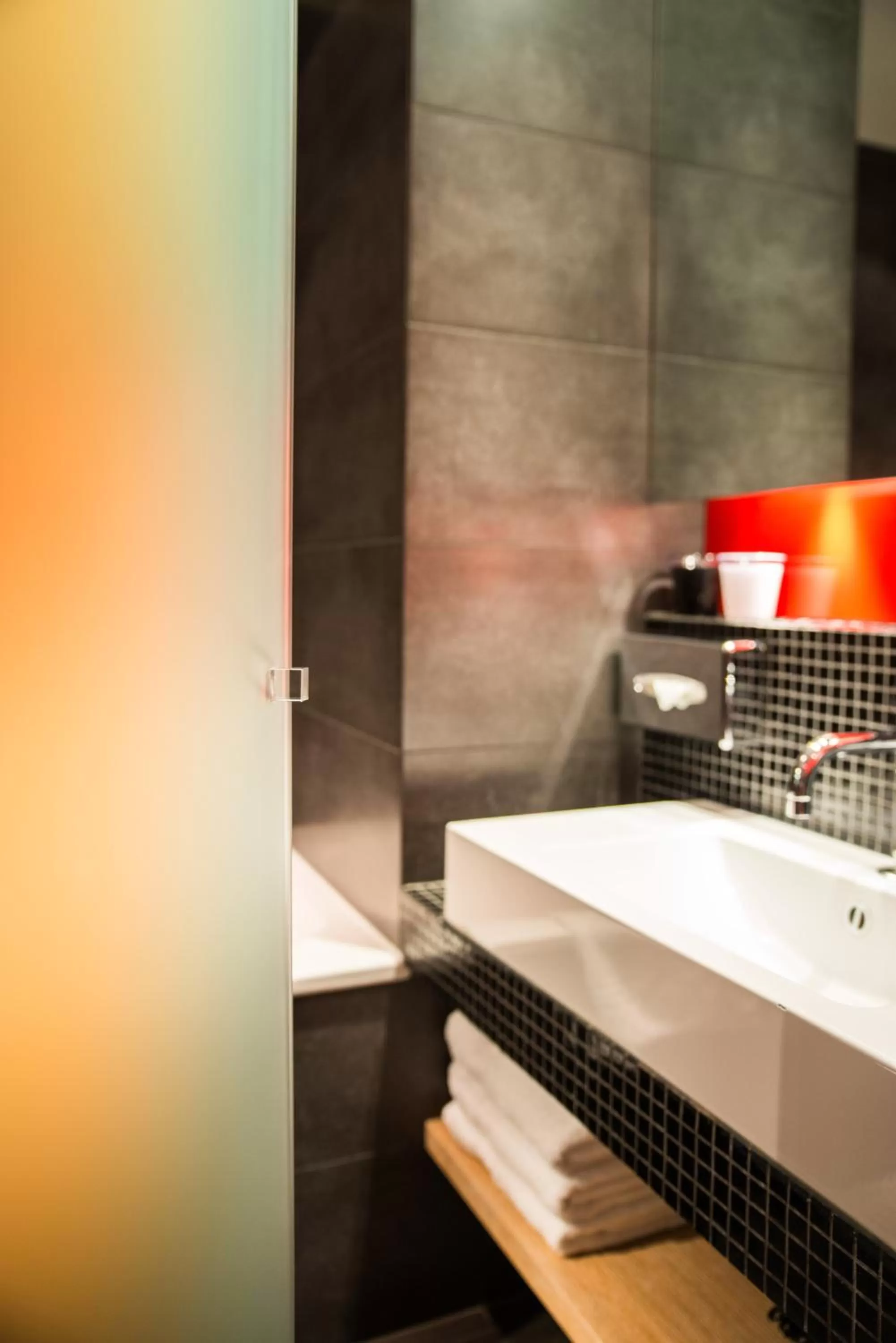 Bathroom in Golden Tulip Opera de Noailles