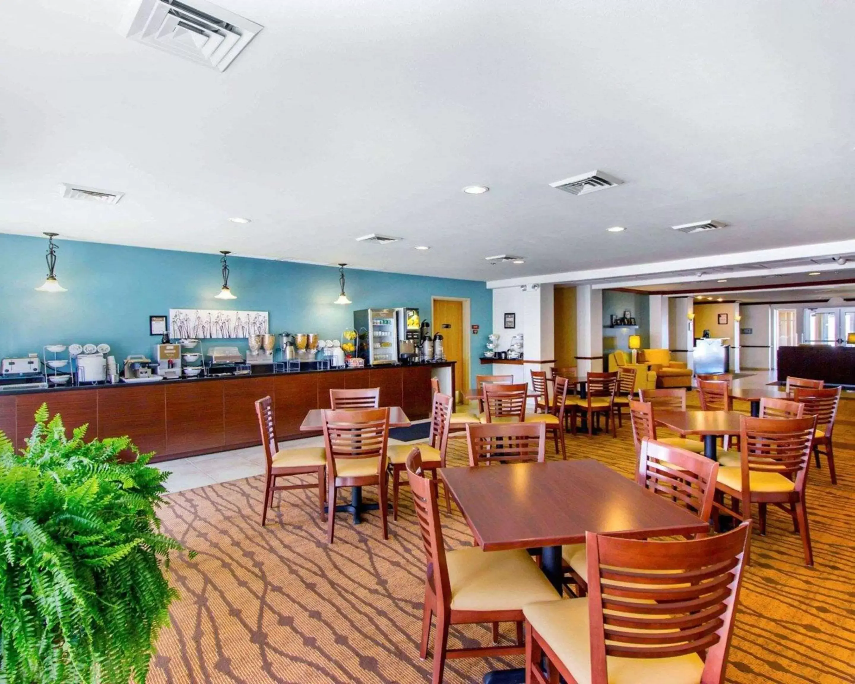 Restaurant/Places to Eat in Sleep Inn & Suites Evansville