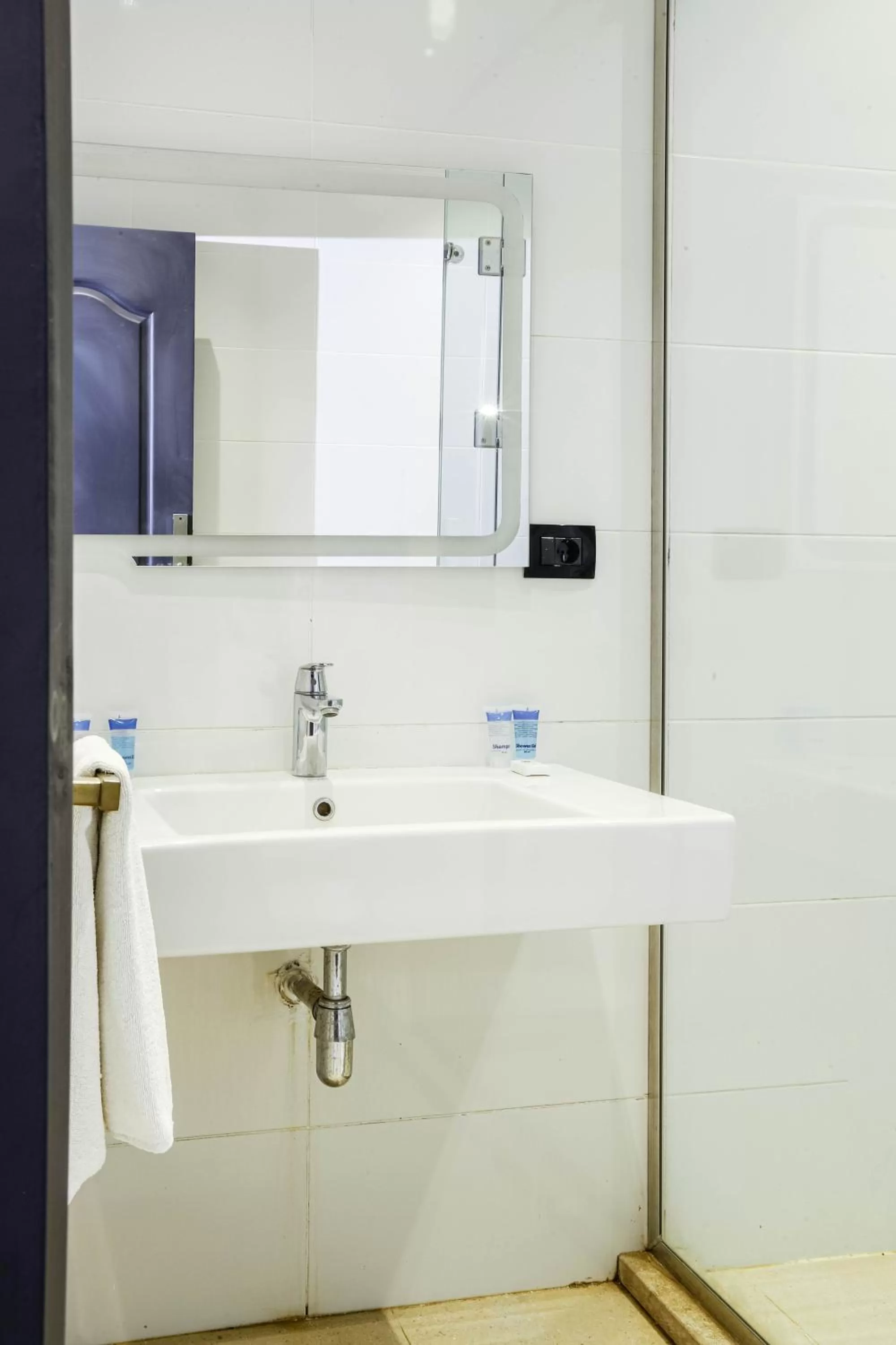 Bathroom in NewCity Hotel & Suites