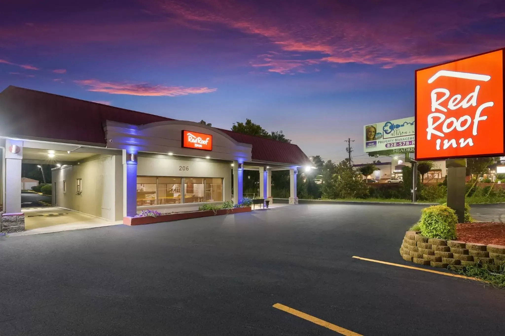 Property Building in Red Roof Inn Lenoir