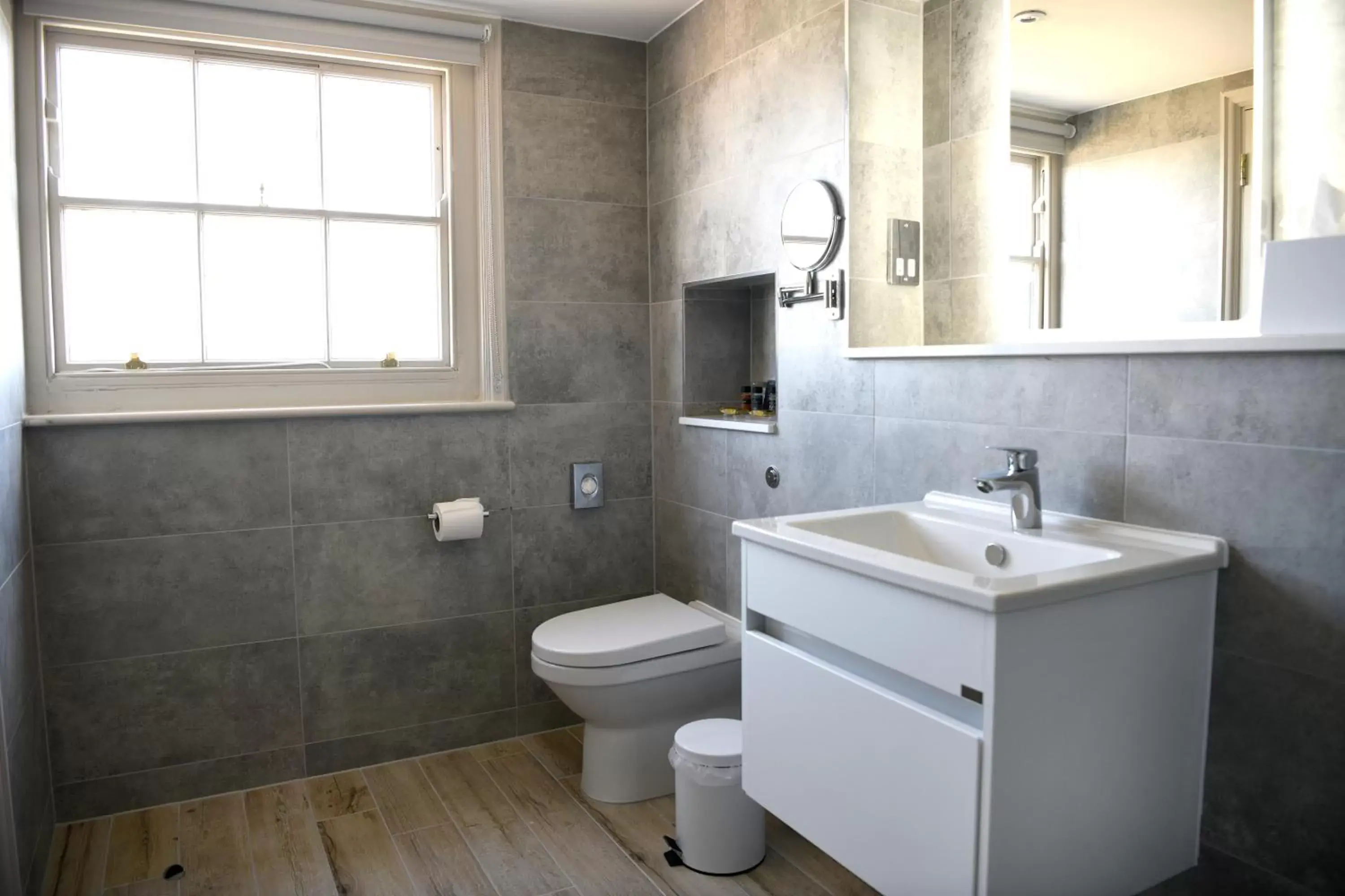 Bathroom in Best Western Premier Dover Marina Hotel & Spa