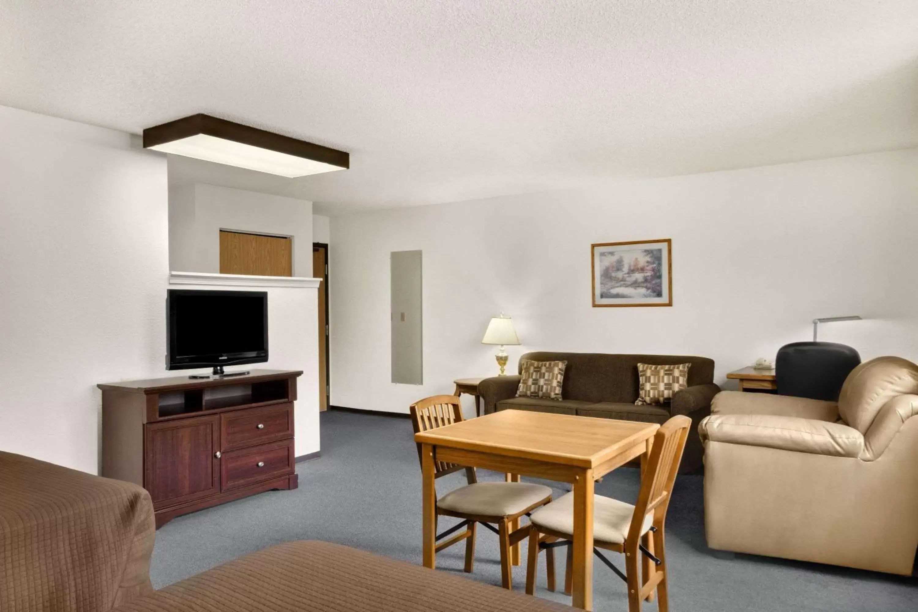 Photo of the whole room, Seating Area in Super 8 by Wyndham Williams Lake BC